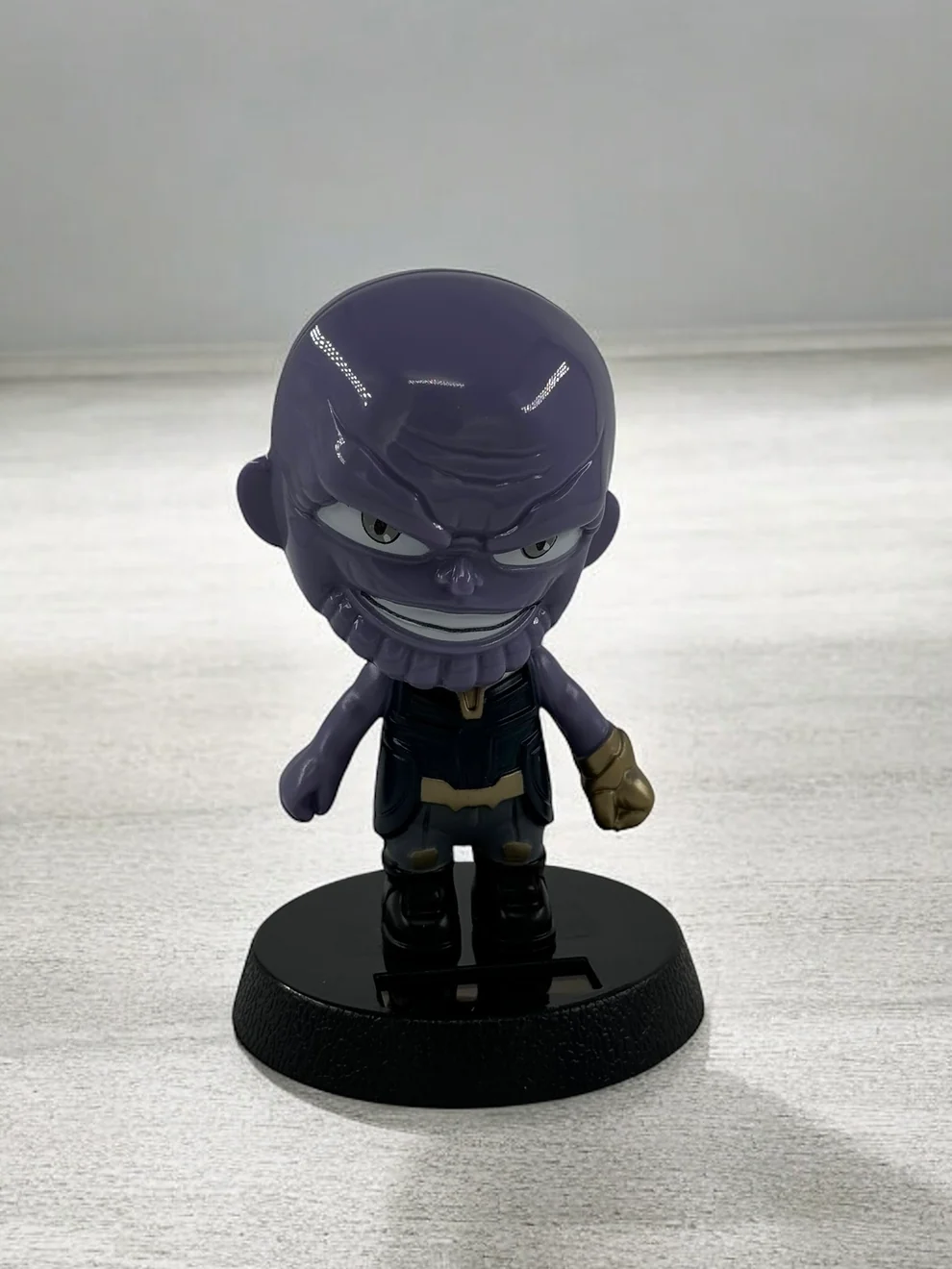 Solar Güneş Enerjili Thanos Süper Kahraman Sallanan Kafa Karakter 