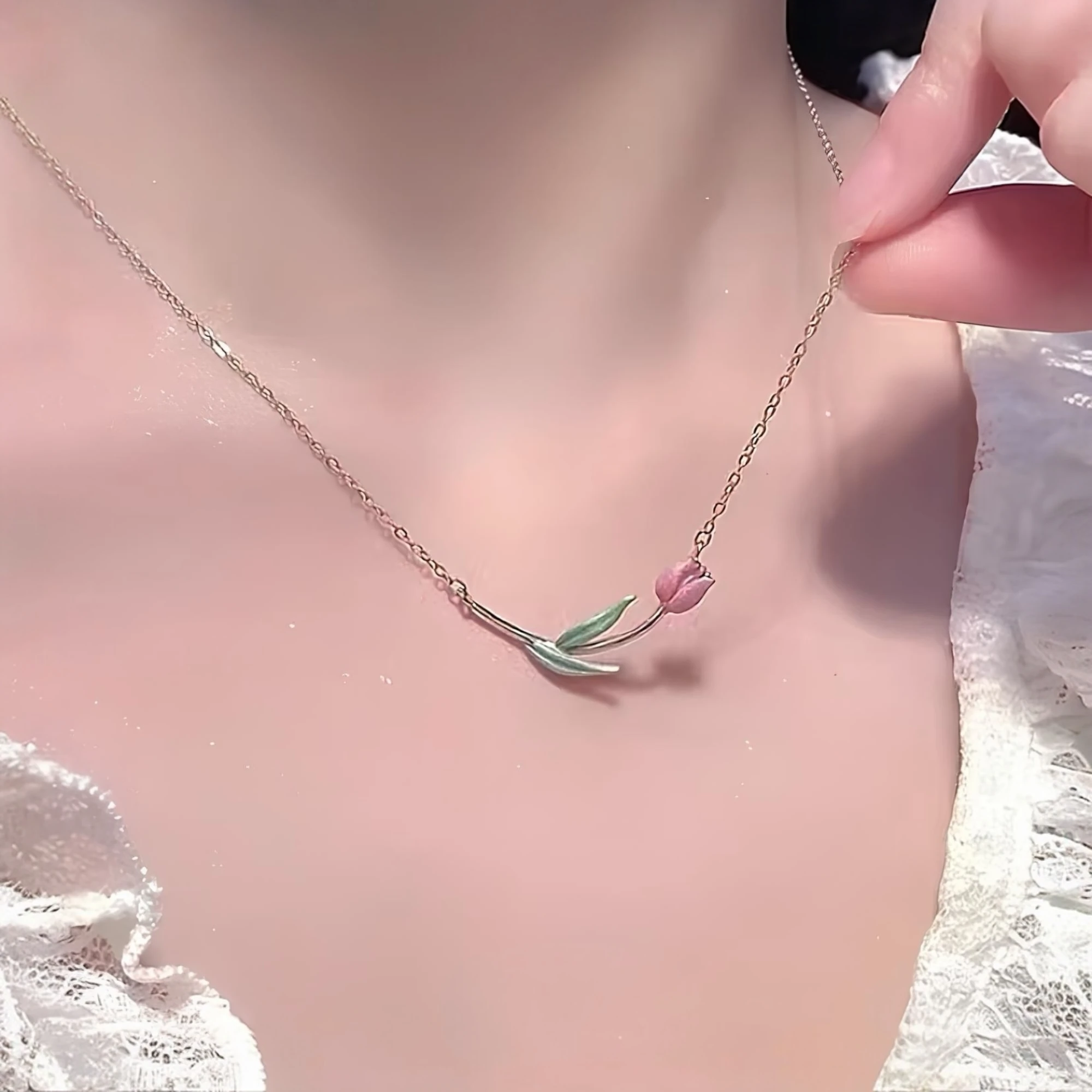 Lale Tomurcuğu Kolye