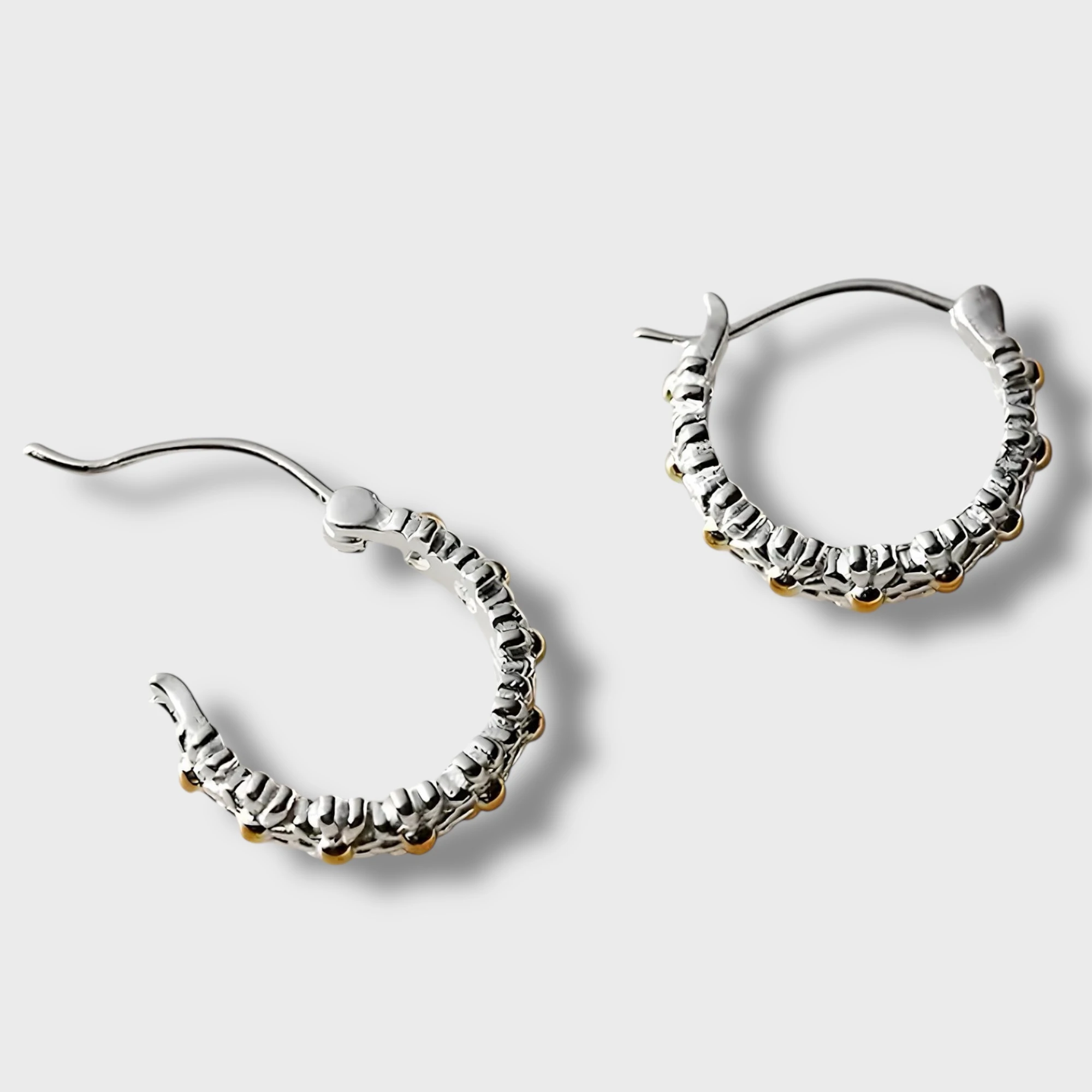 Papatya Işıltısı Halka Küpe