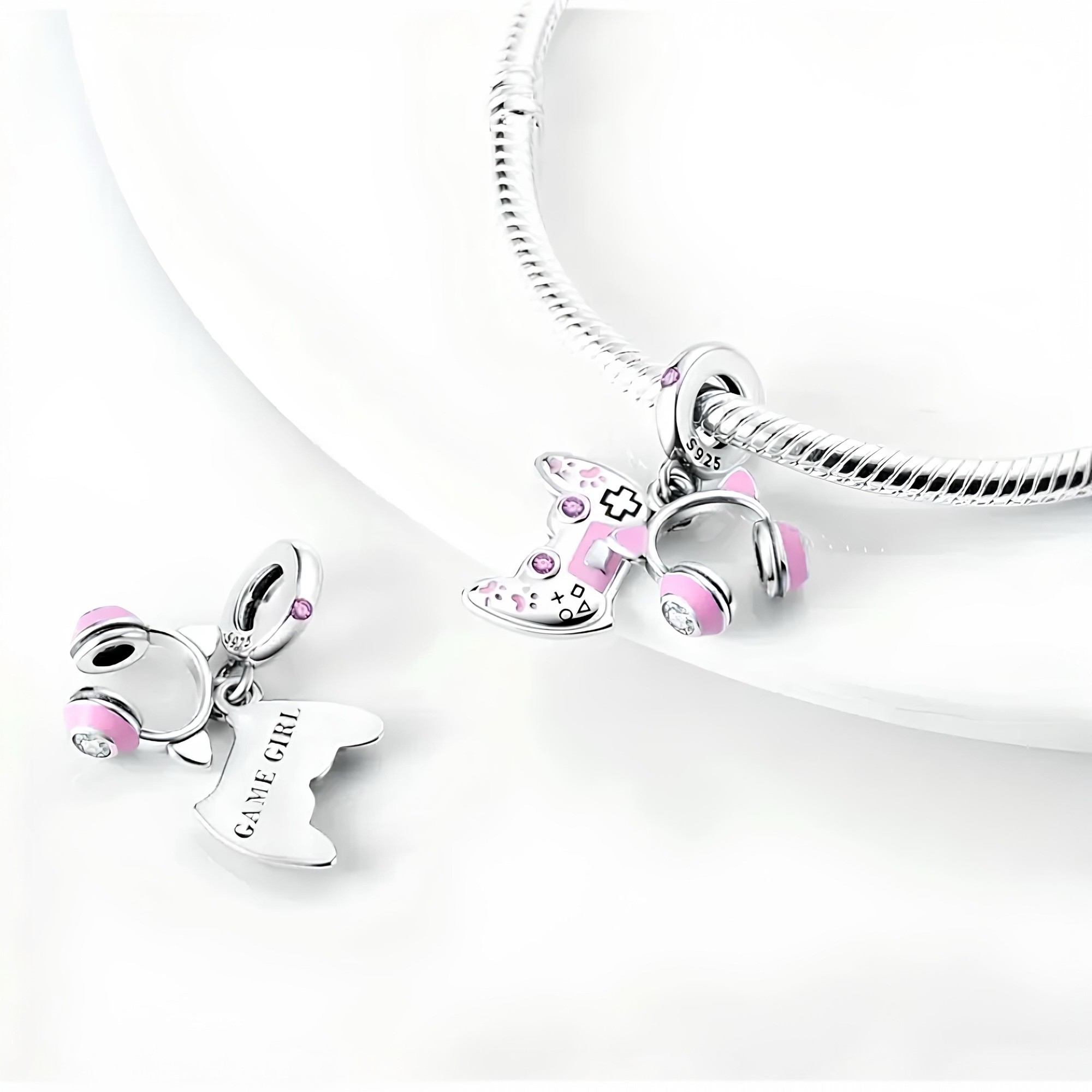 Pembe Gamer Charm
