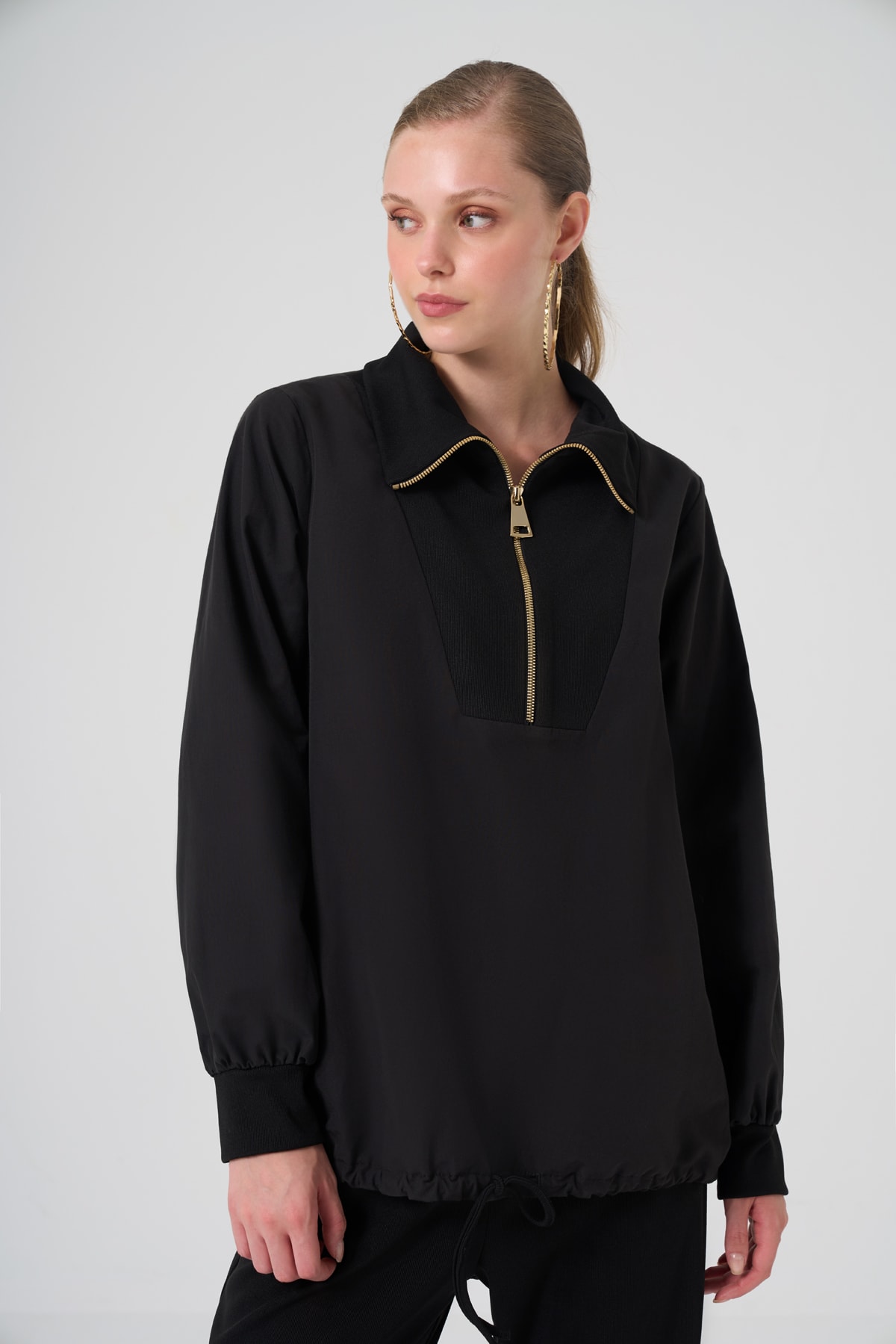 FERMUARLI YAKA SİYAH SWEAT 