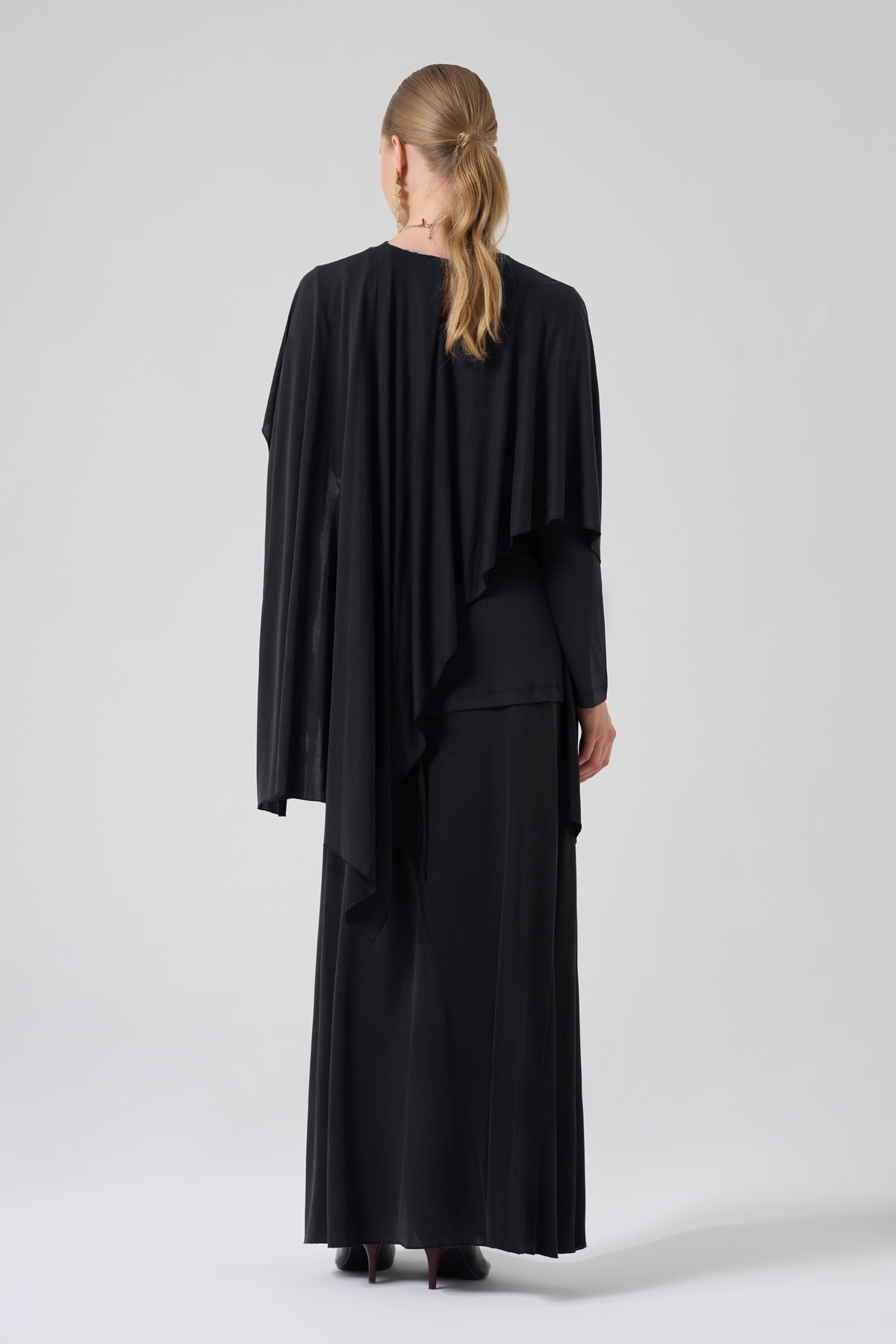 YANDAN ÇİZGİ DETAY UZUN SİYAH ETEK