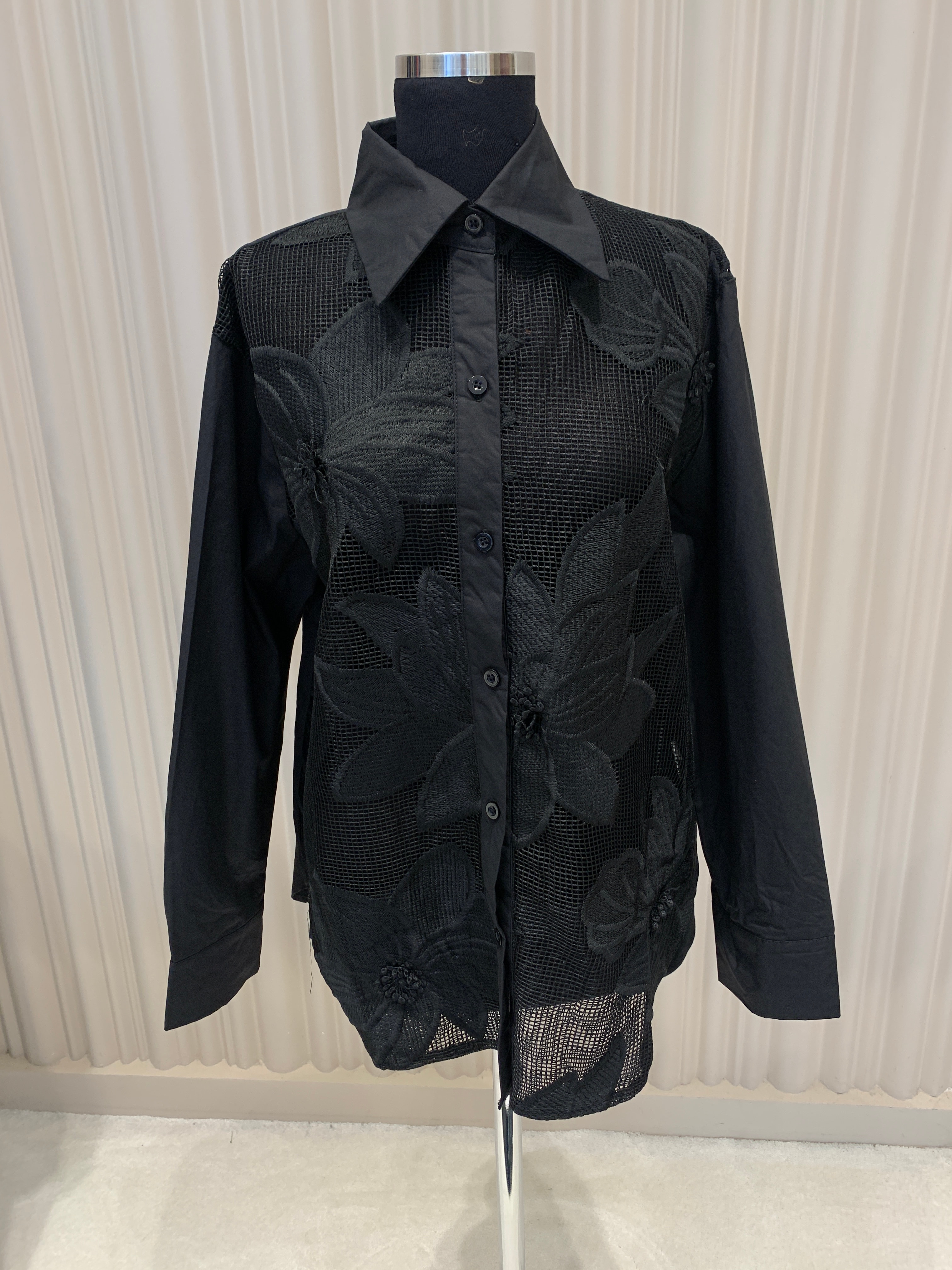 FİLE ÇİÇEK DETAYLI GÖMLEK