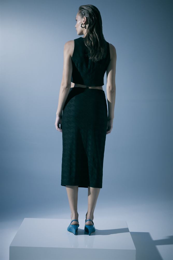 SİYAH KAZ AYAKLI ETEK