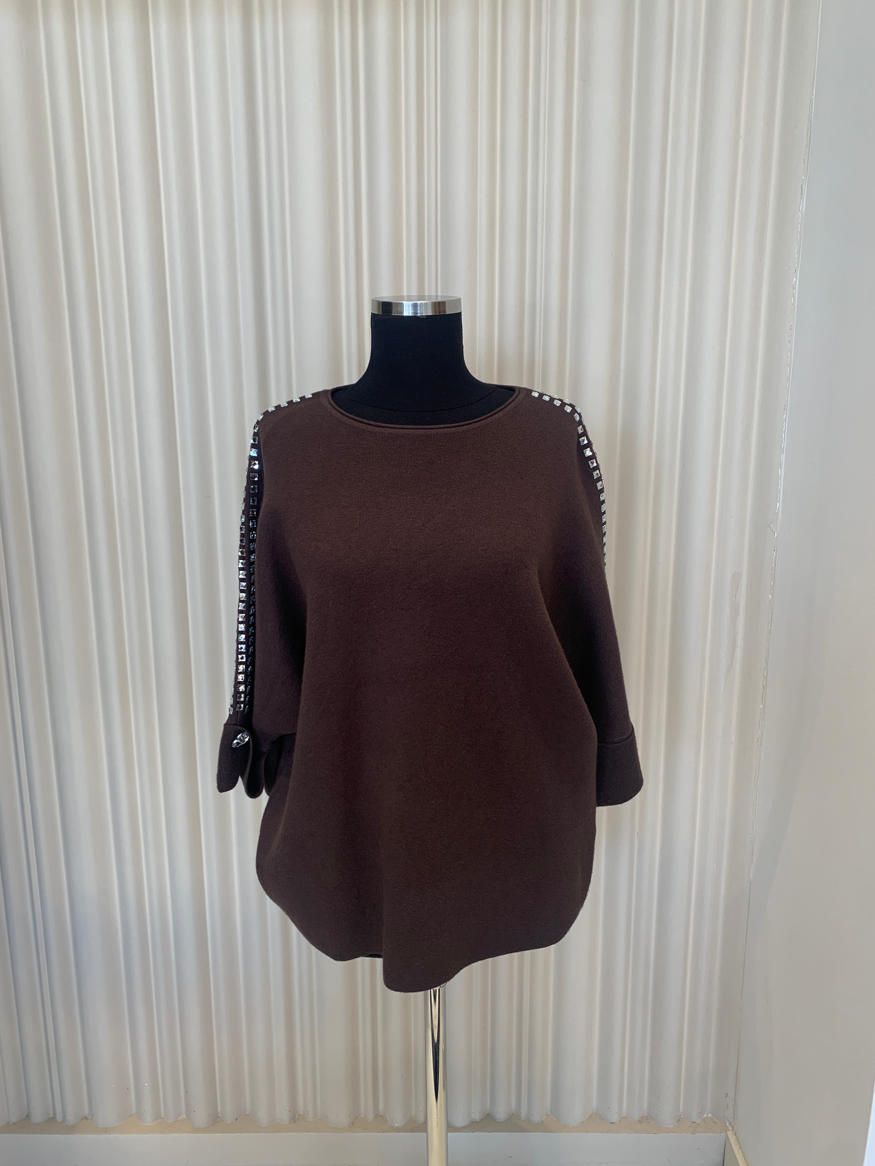 KOLLARI TAŞ İŞLEMELİ KAZAK