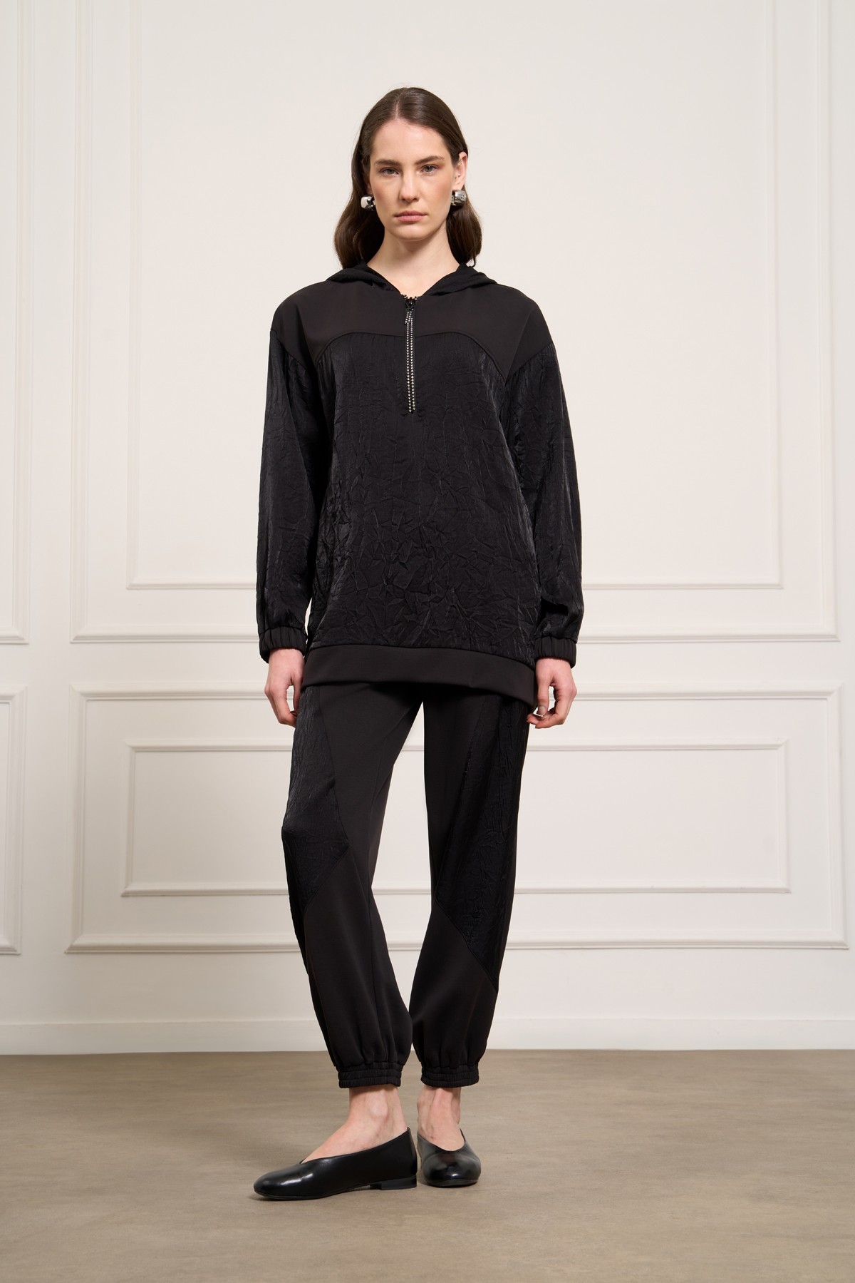 SİYAH KRAŞ DETAY JOGGER PANTOLON 