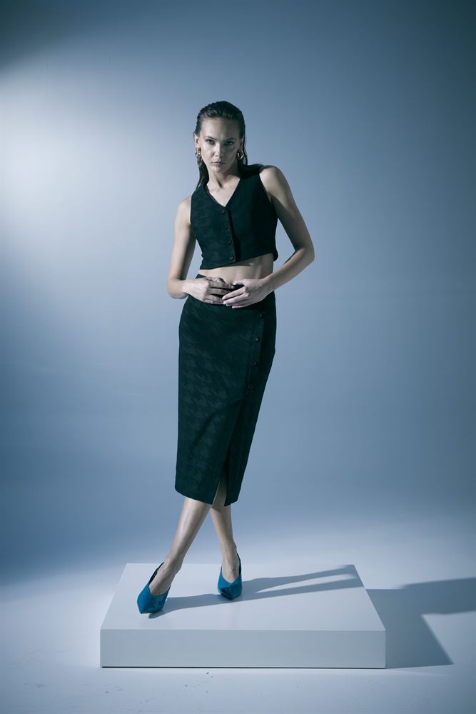 SİYAH KAZ AYAKLI ETEK