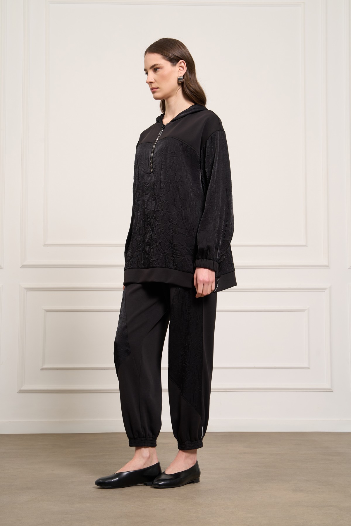 SİYAH KRAŞ DETAY JOGGER PANTOLON 