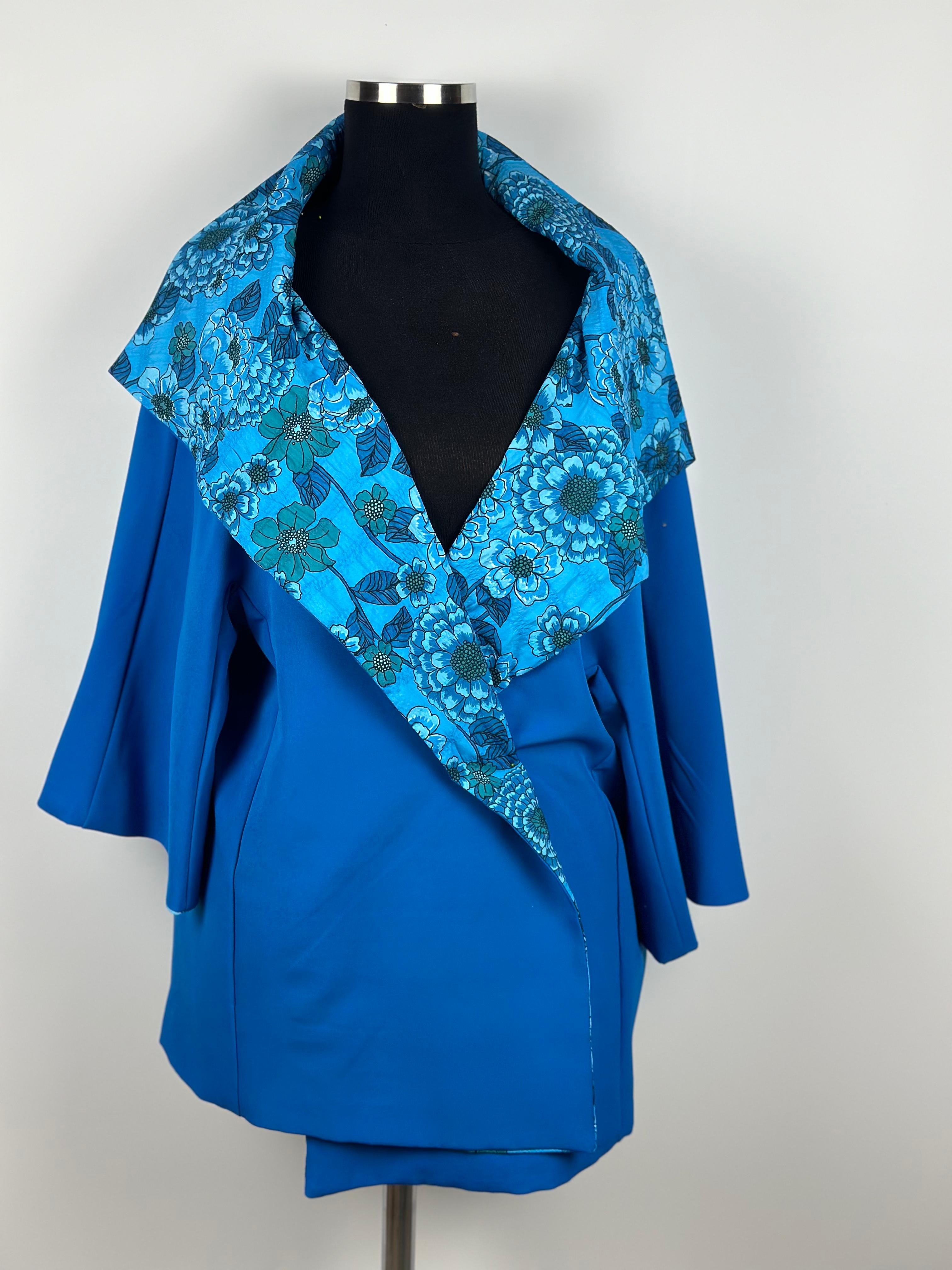 MAVİ İÇİ ÇİÇEK DESENLİ CEKET