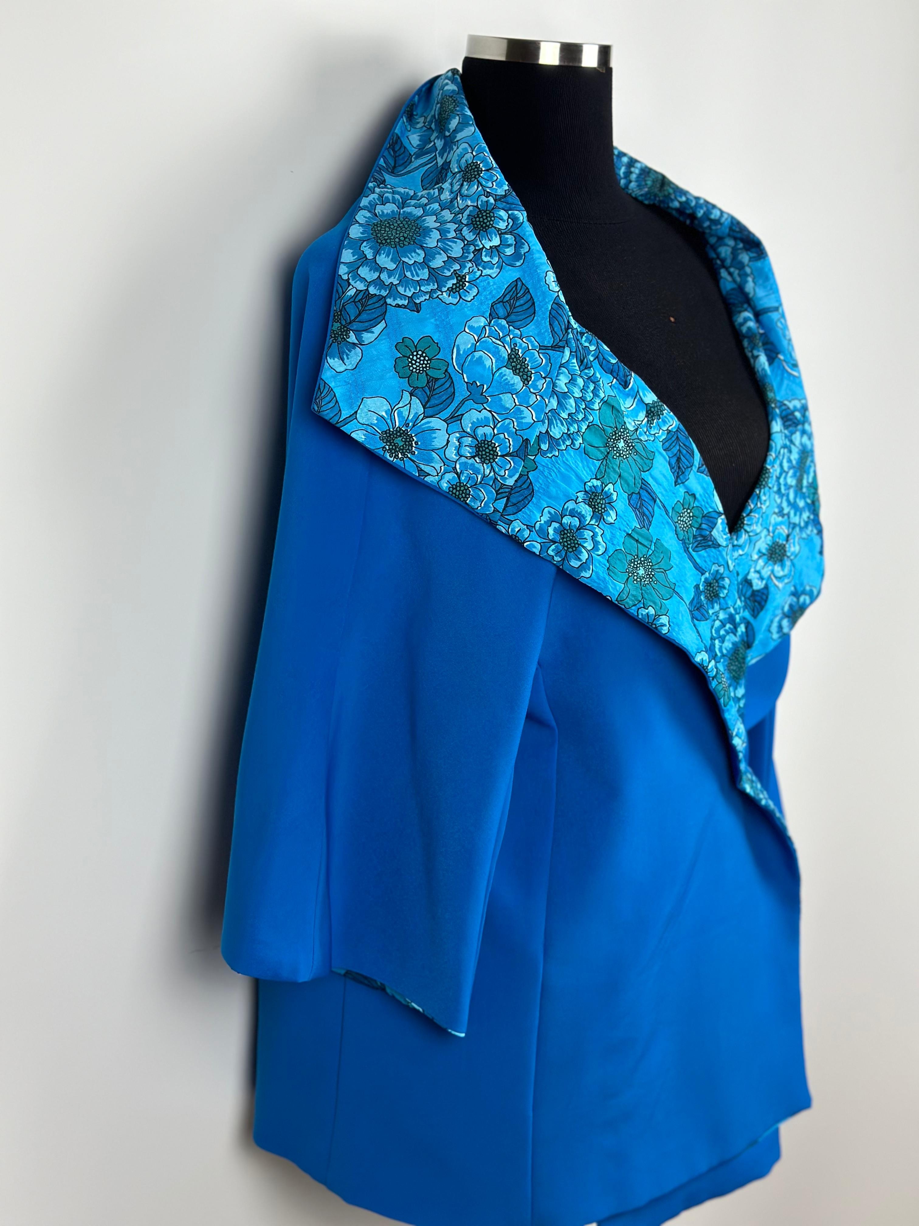 MAVİ İÇİ ÇİÇEK DESENLİ CEKET