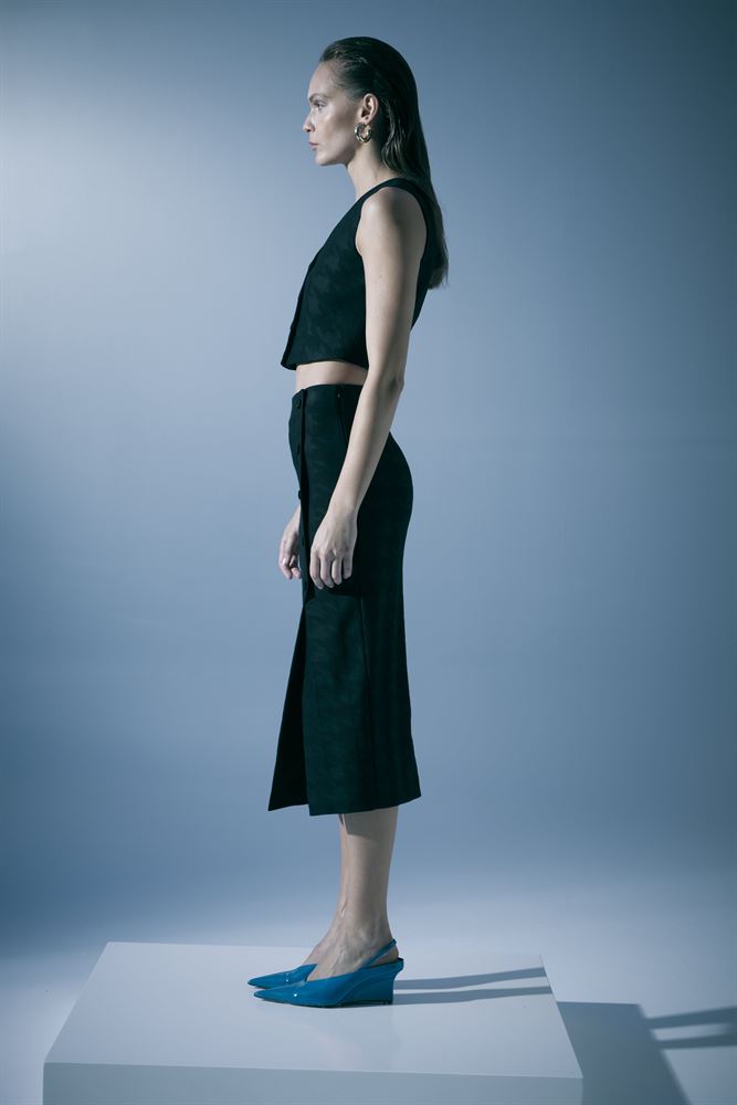 SİYAH KAZ AYAKLI ETEK