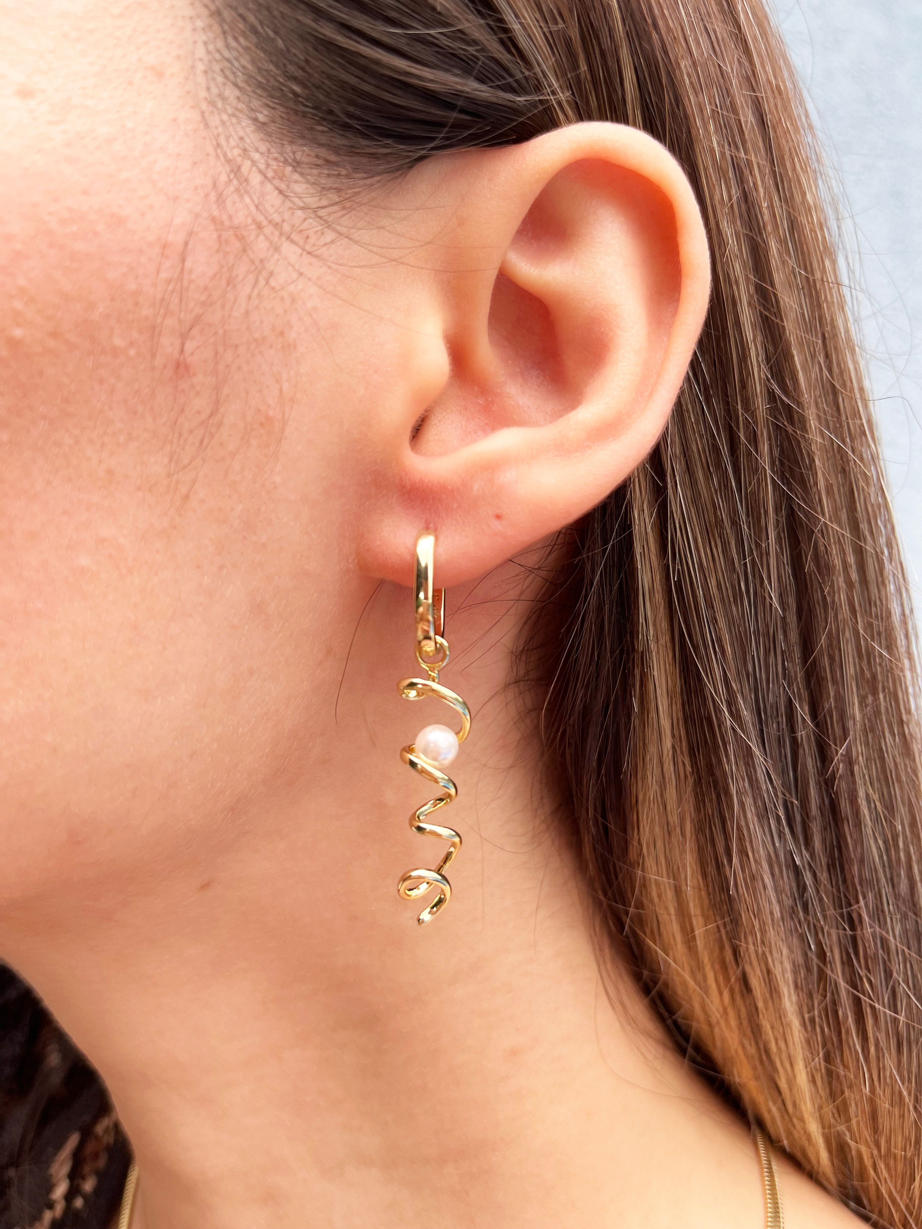 Gold Love Yazılı Küpe