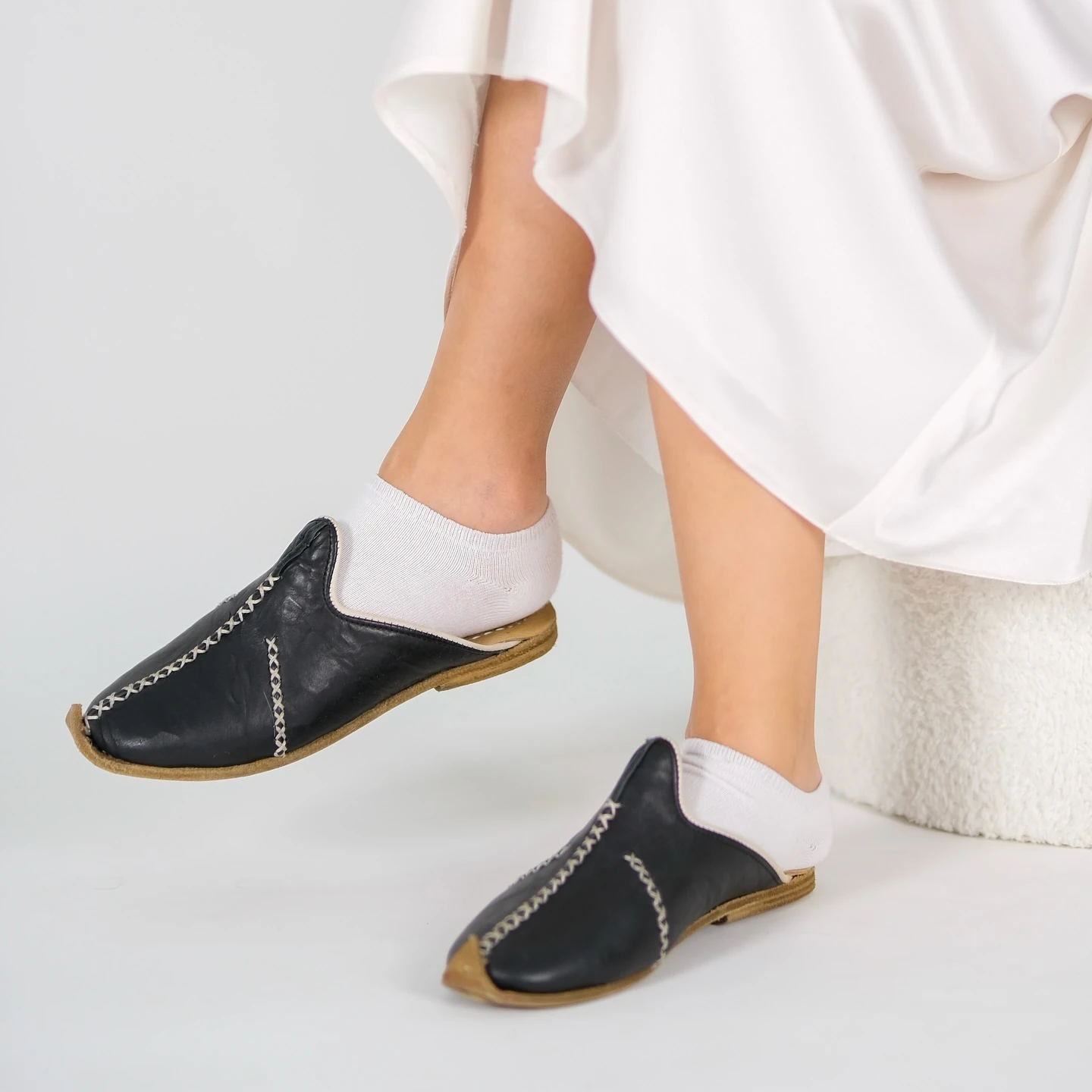 Saraçlı Burunlu Kadın Terlik - Siyah