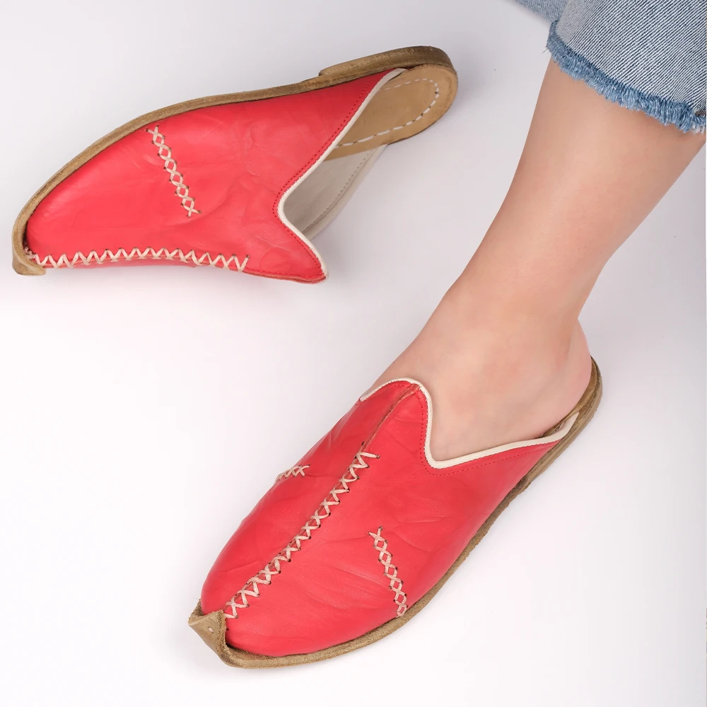 Saraçlı Burunlu Kadın Terlik - Kırmızı