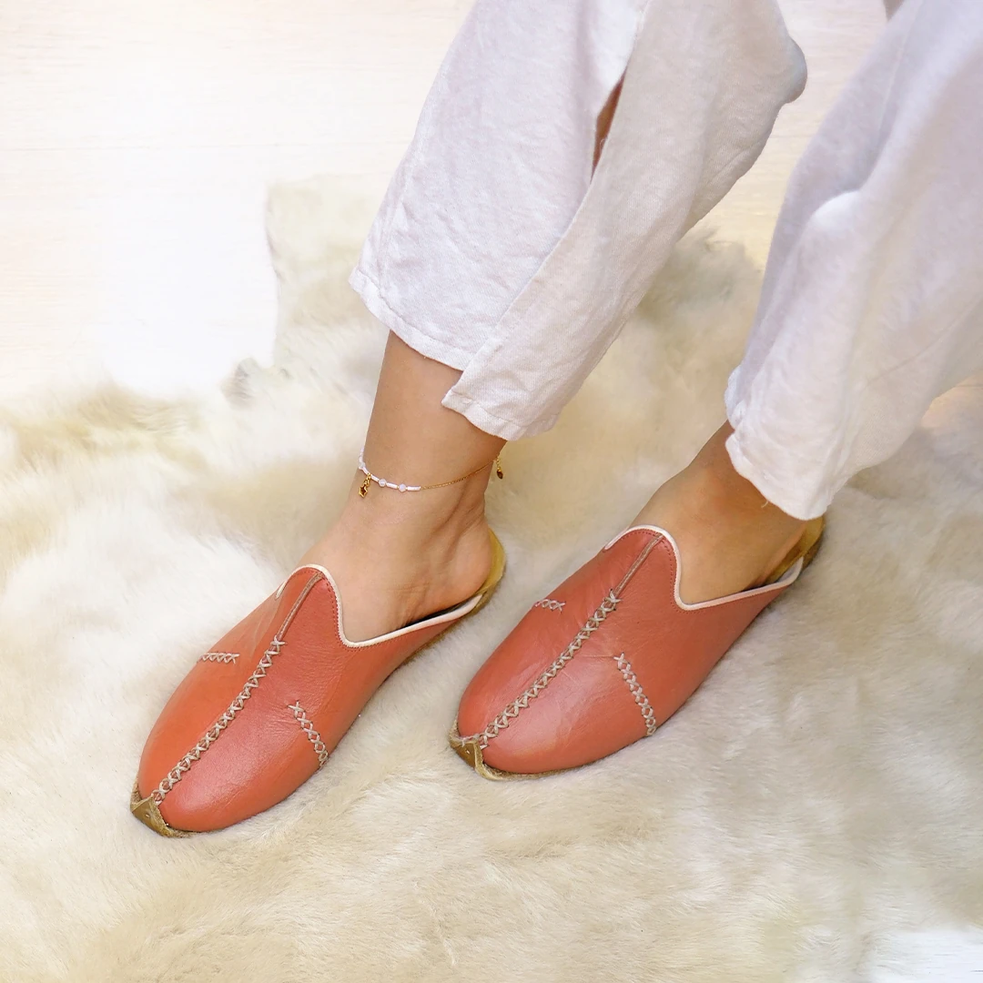 Saraçlı Burunlu Kadın Terlik - Kahverengi