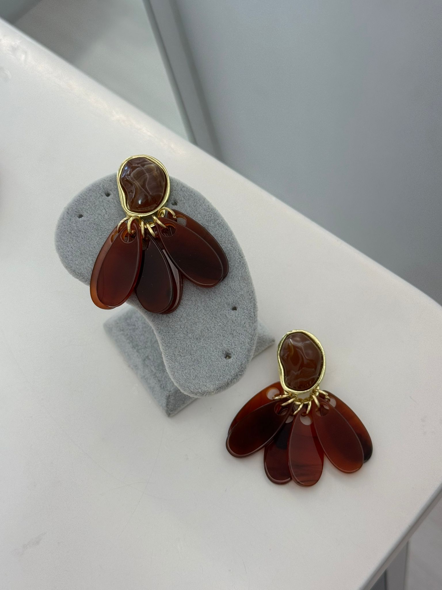 Kahverengi Marka Küpe