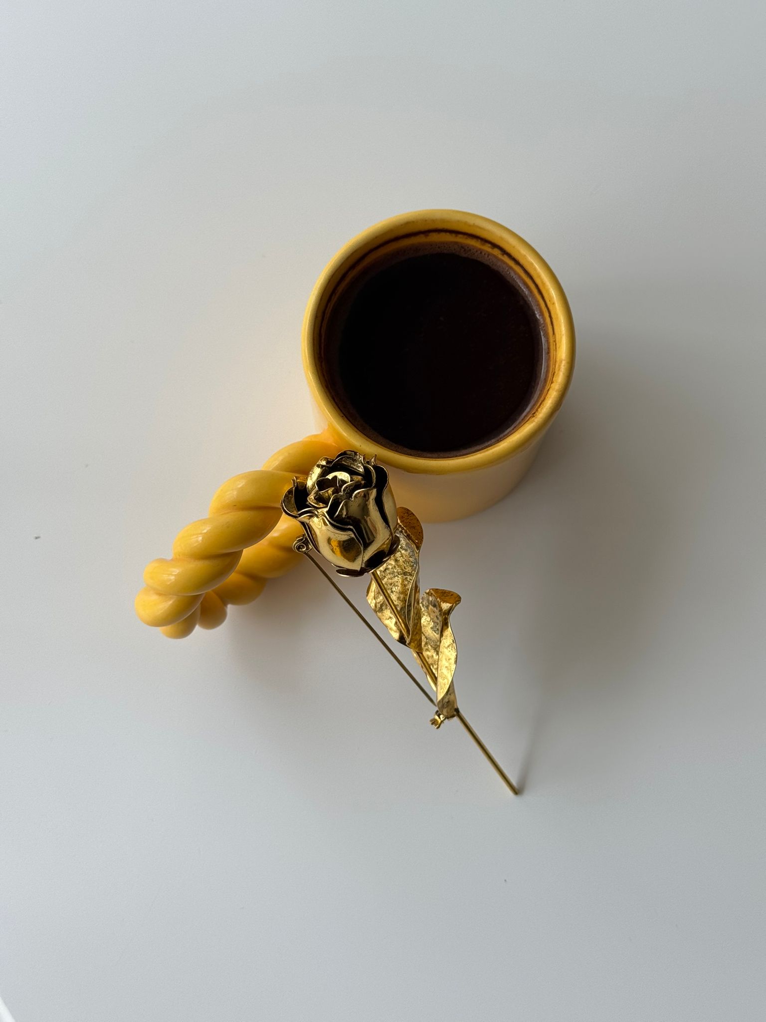 Gül Figürlü Marka Broş