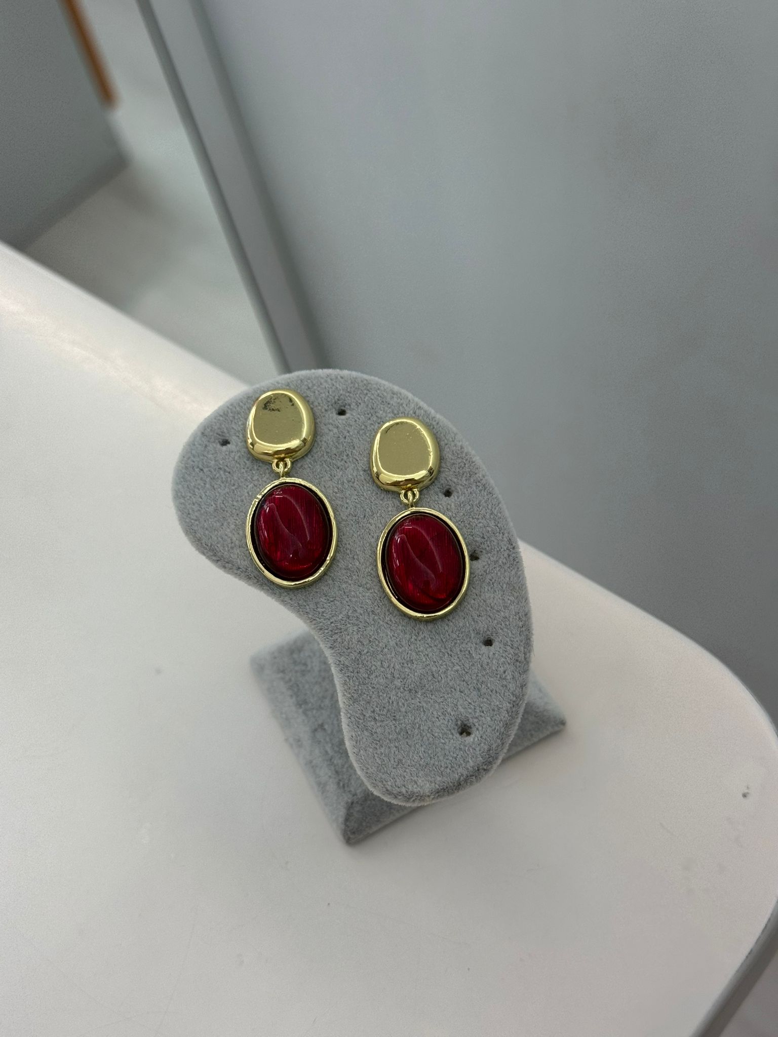 Kırmızı Reçine Marka Küpe