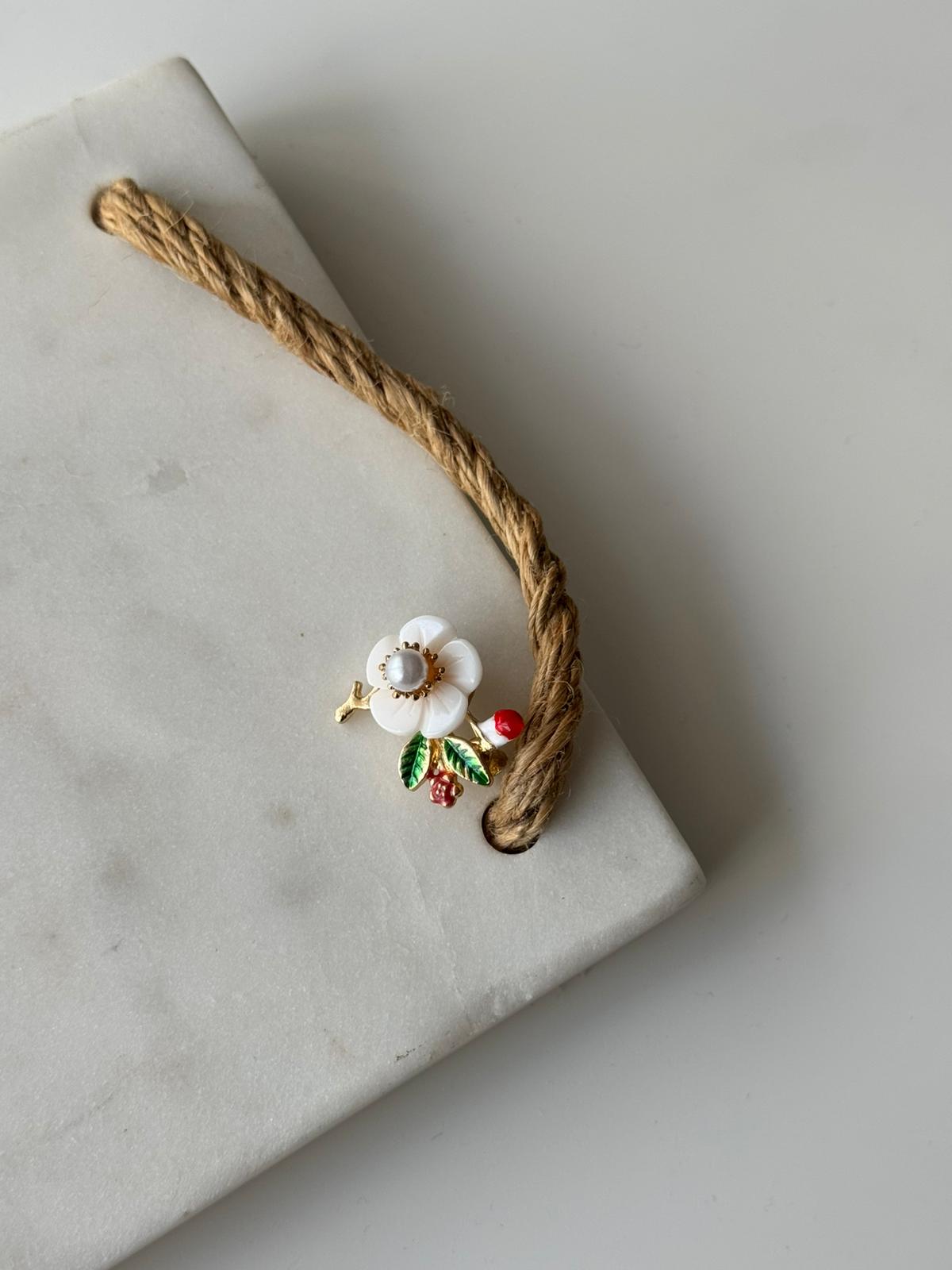 Çiçekli Broş 