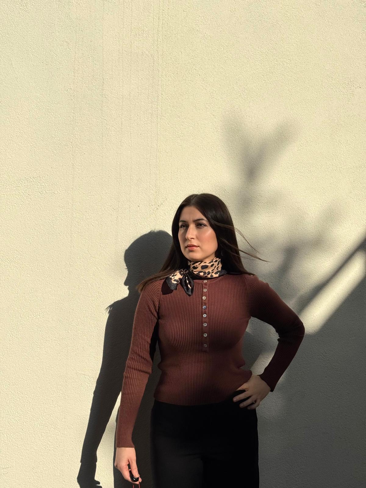 Önü Düğmeli Triko Bluz