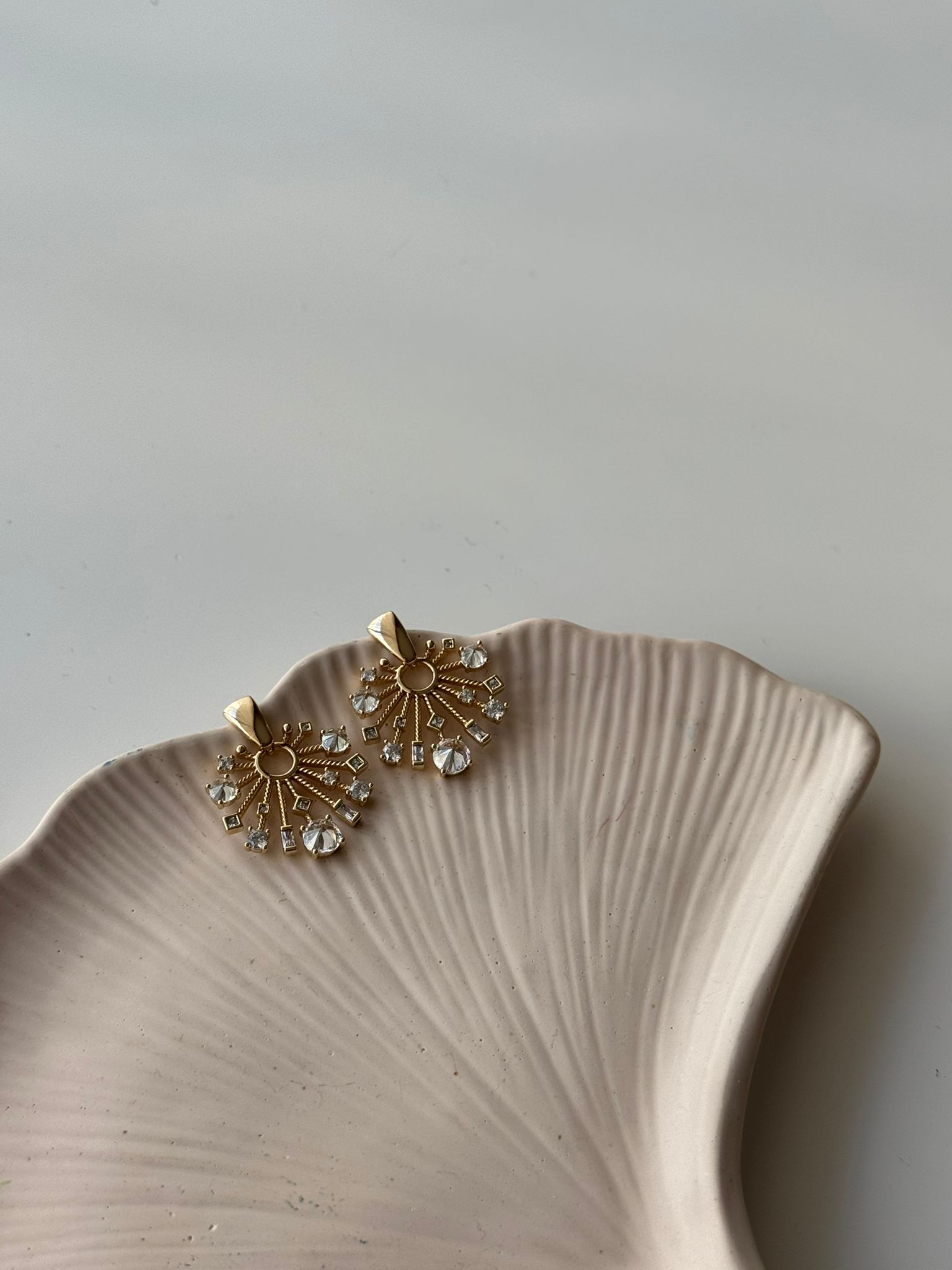 Taşlı Çelik Küpe