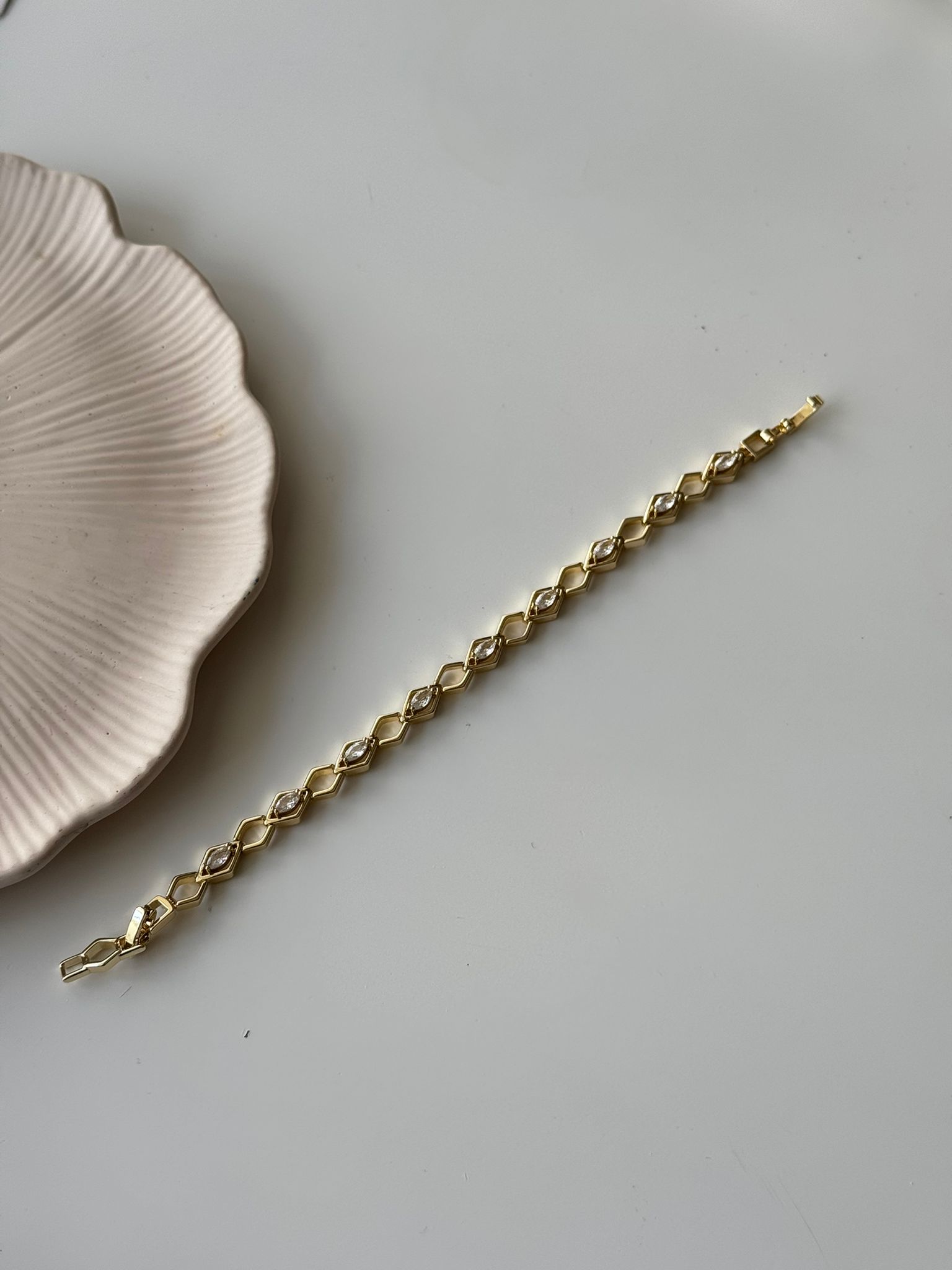 Çelik Üçgen Bileklik