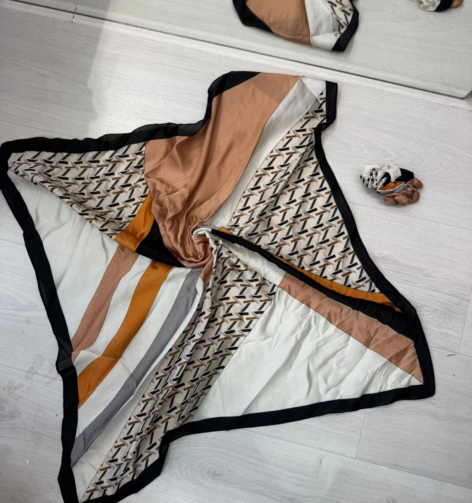 Lastik Toka Ve Fular Seti 70*70