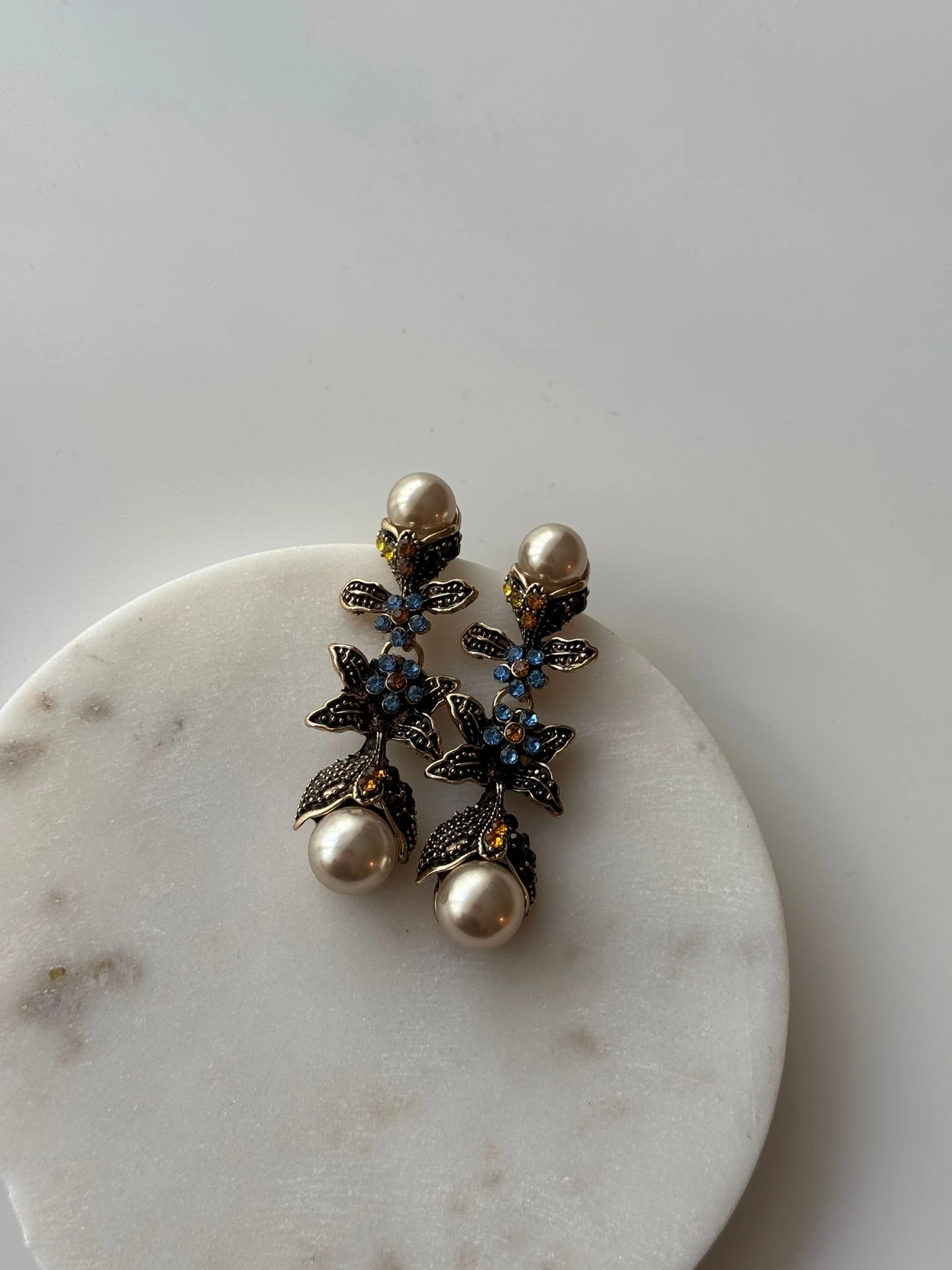 İncili Tasarım Küpe