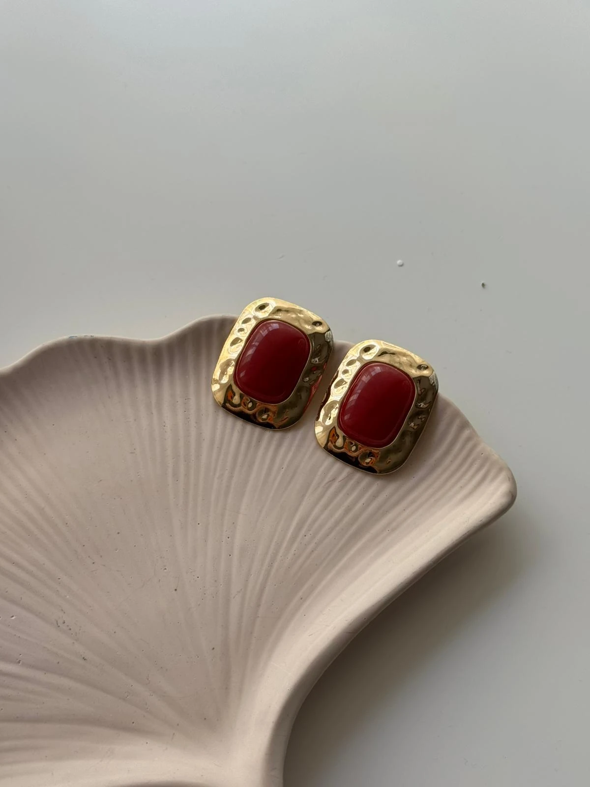 Kırmızı Kare Küpe