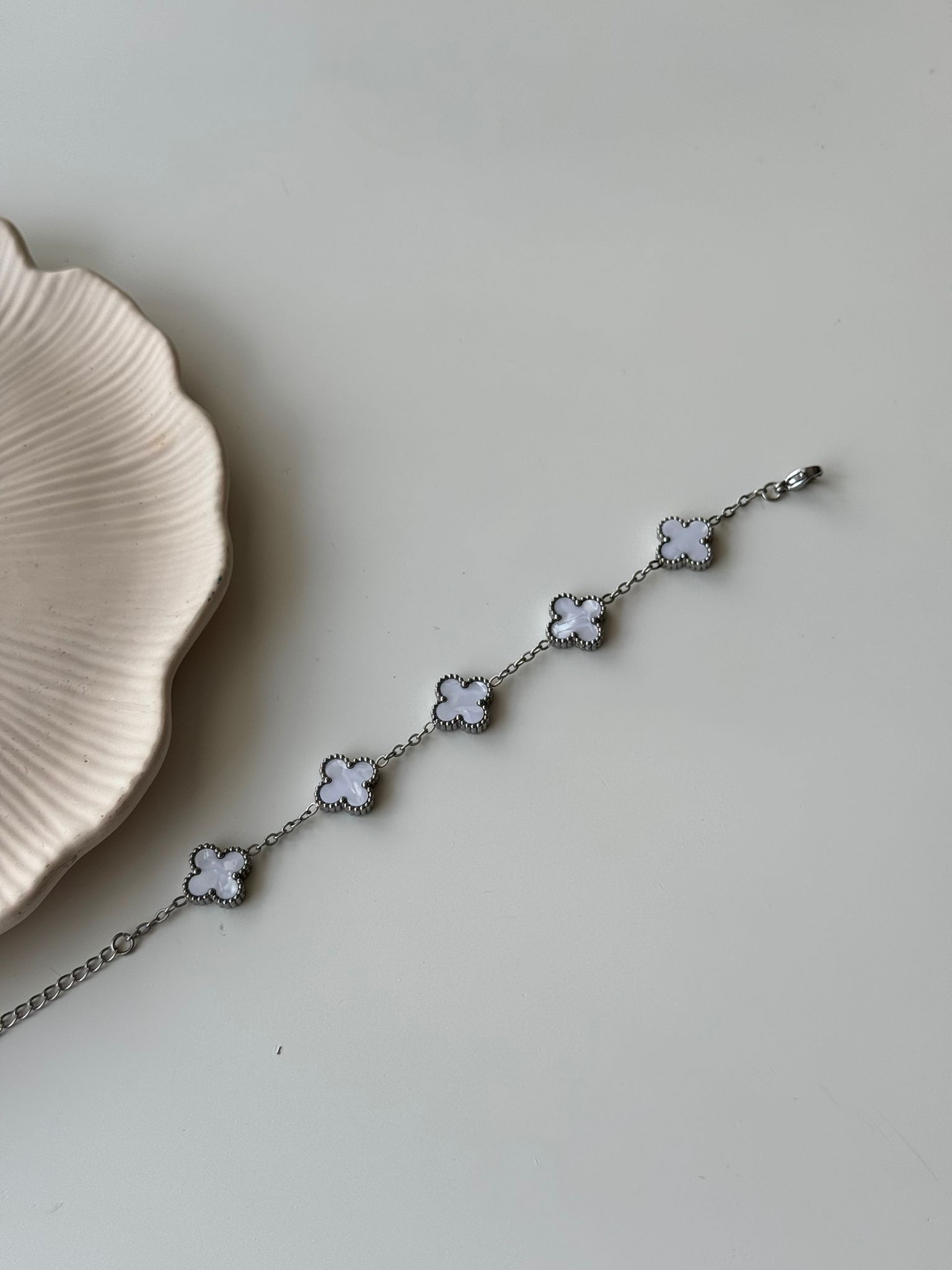 Beyaz Sedefli Çelik Yonca Bileklik