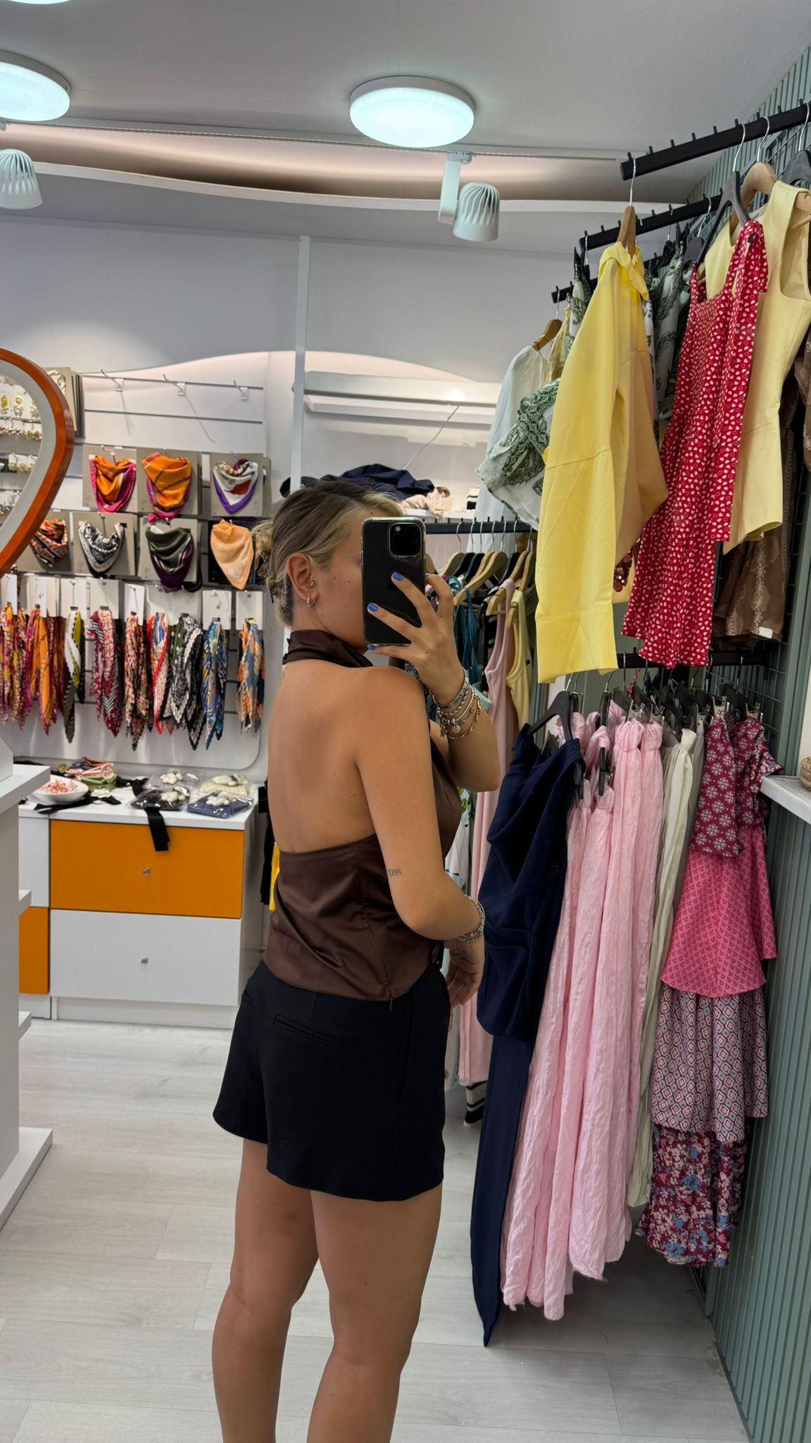 Boyundan bağlamalı saten bluz