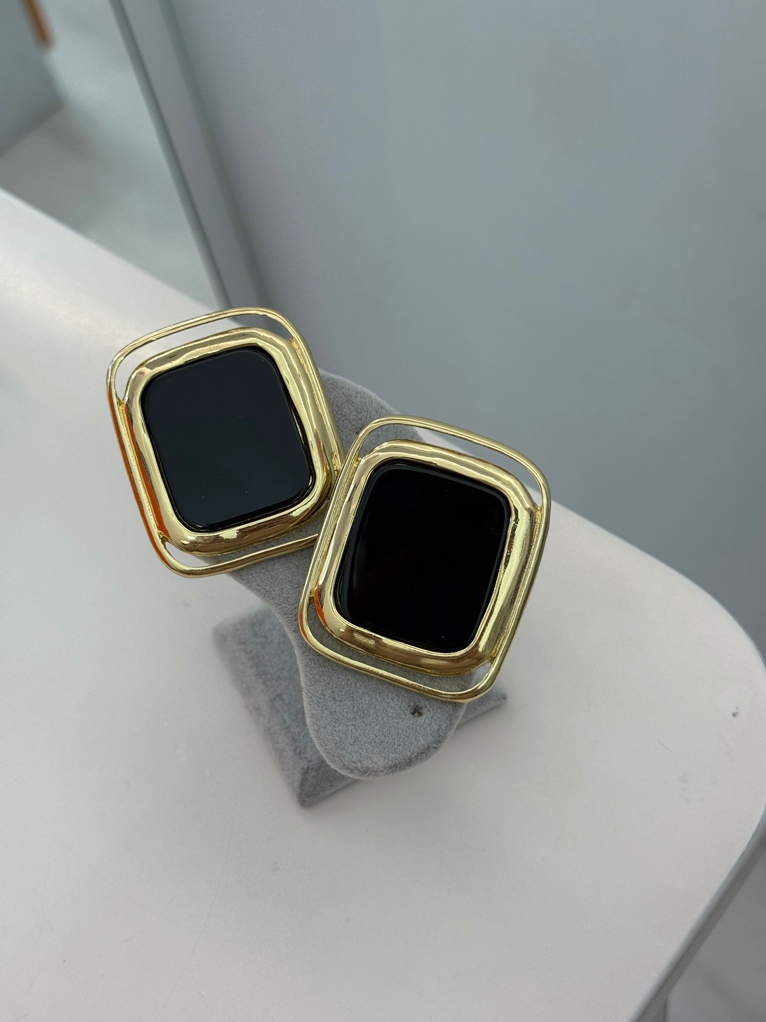 Siyah plaka Marka Küpe