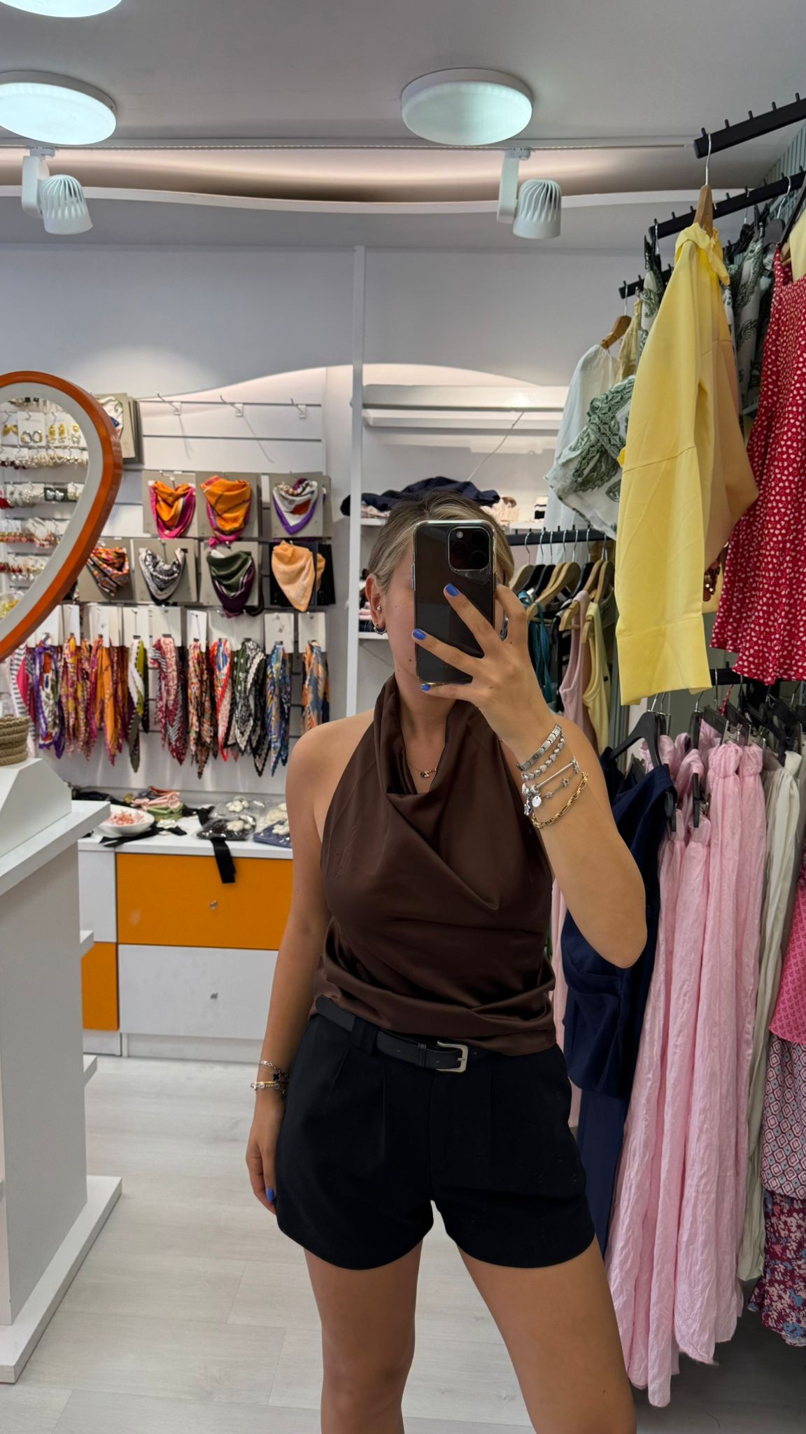Boyundan bağlamalı saten bluz