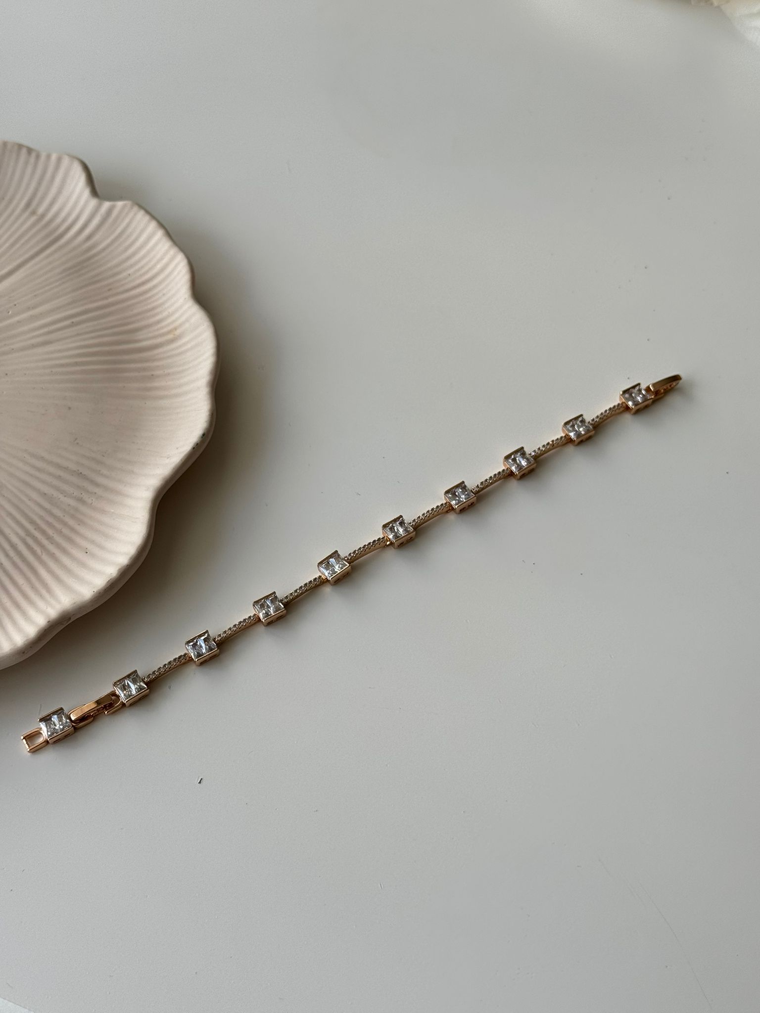 Kare Detaylı Çelik Bileklik