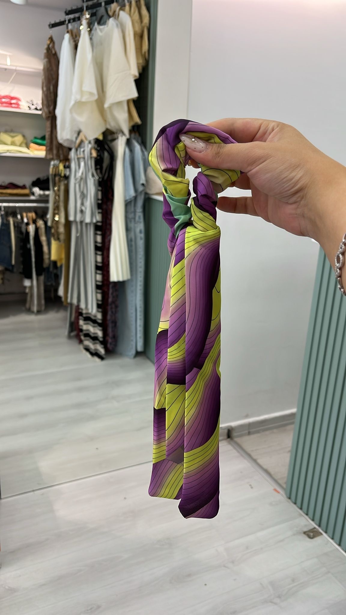 fularlı saç tokası
