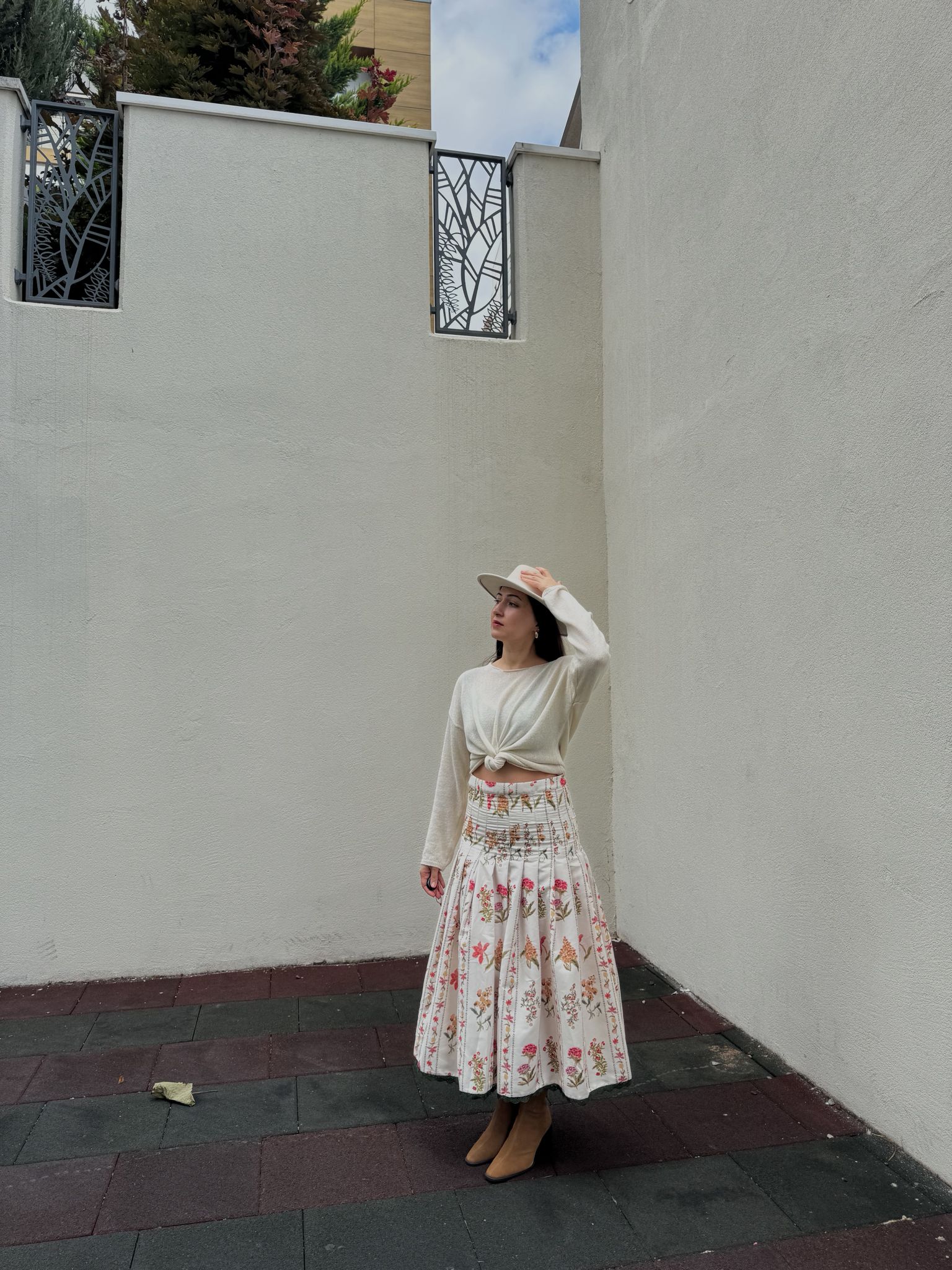 Çiçek Desenli Marka Etek