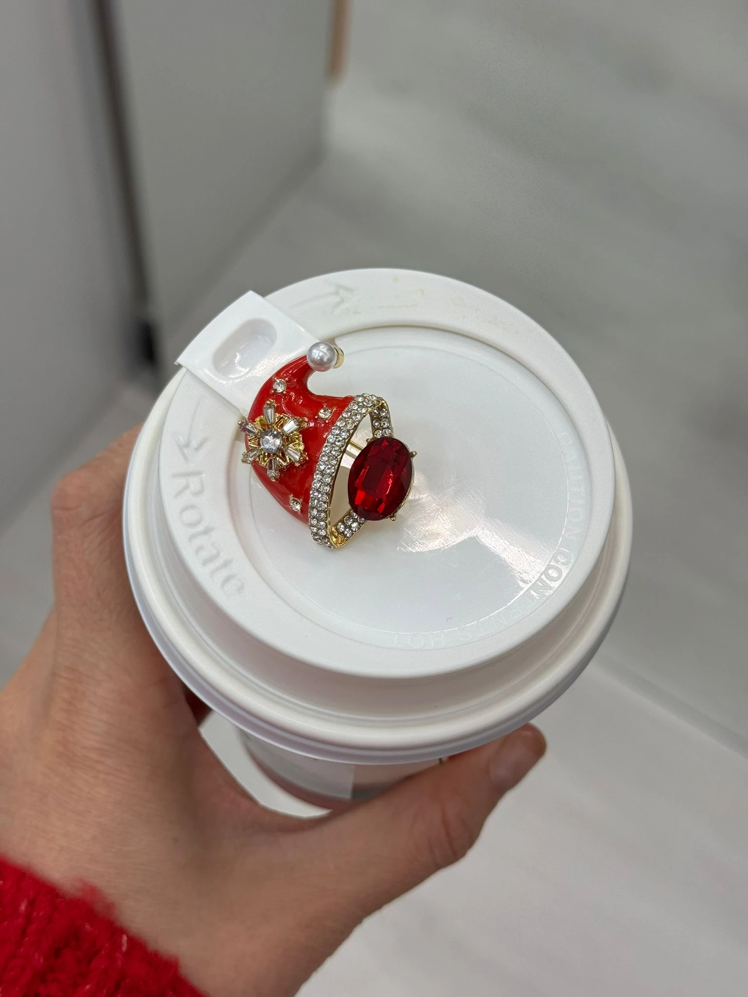 Noel Şapkalı Broş 