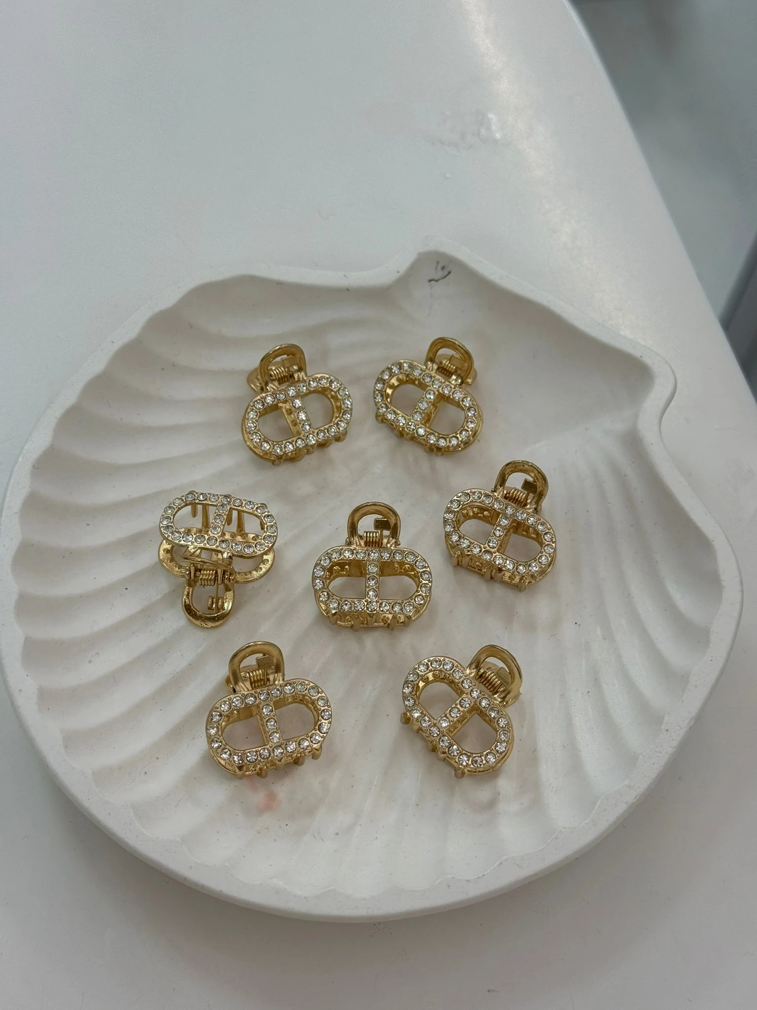 Kıskaçlı Minik Toka