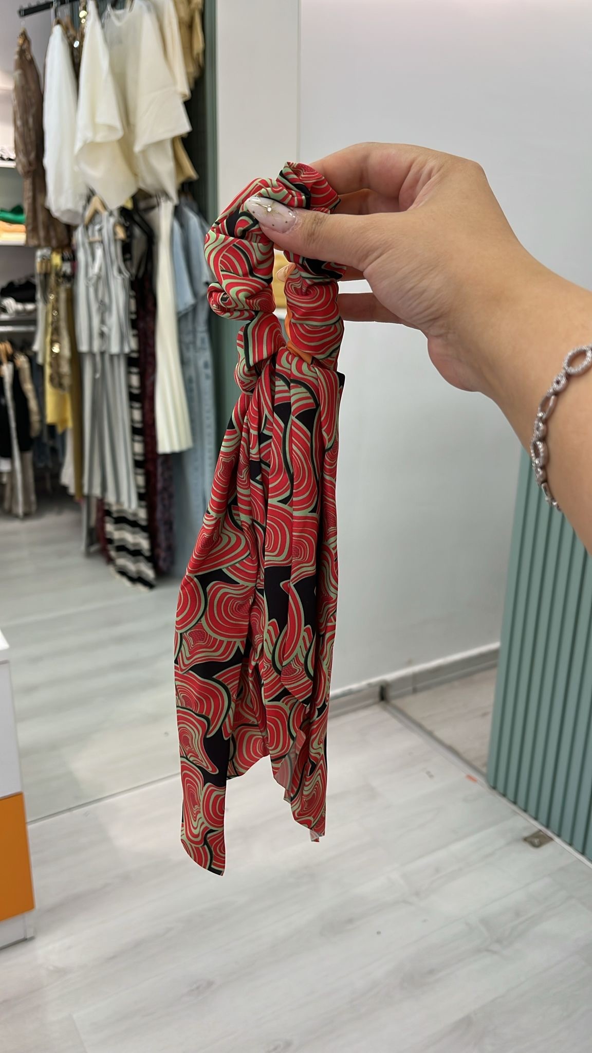 fularlı saç tokası