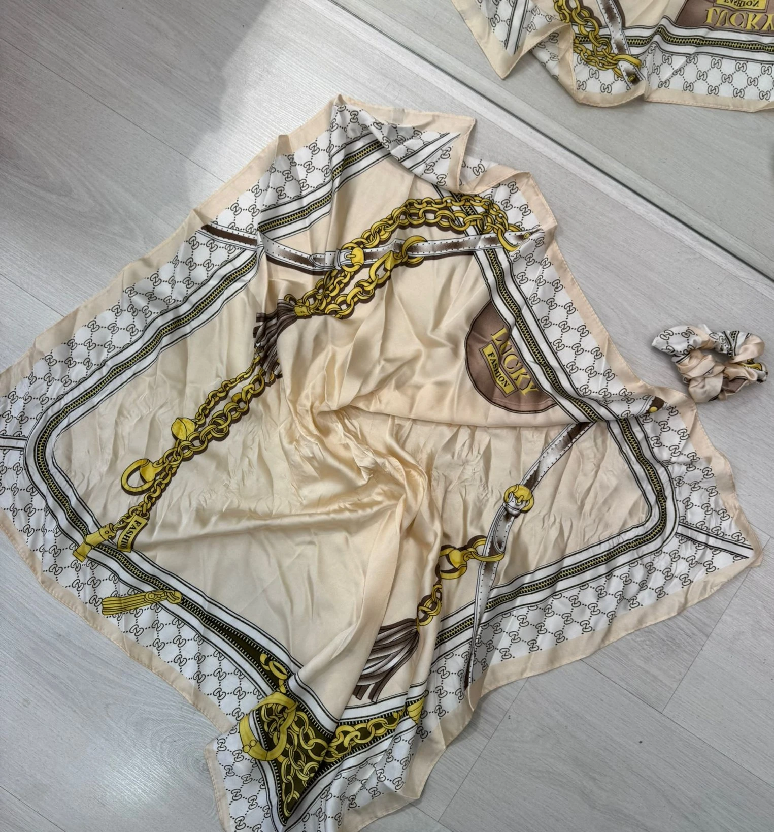 Lastik Toka Ve Fular Seti 70*70