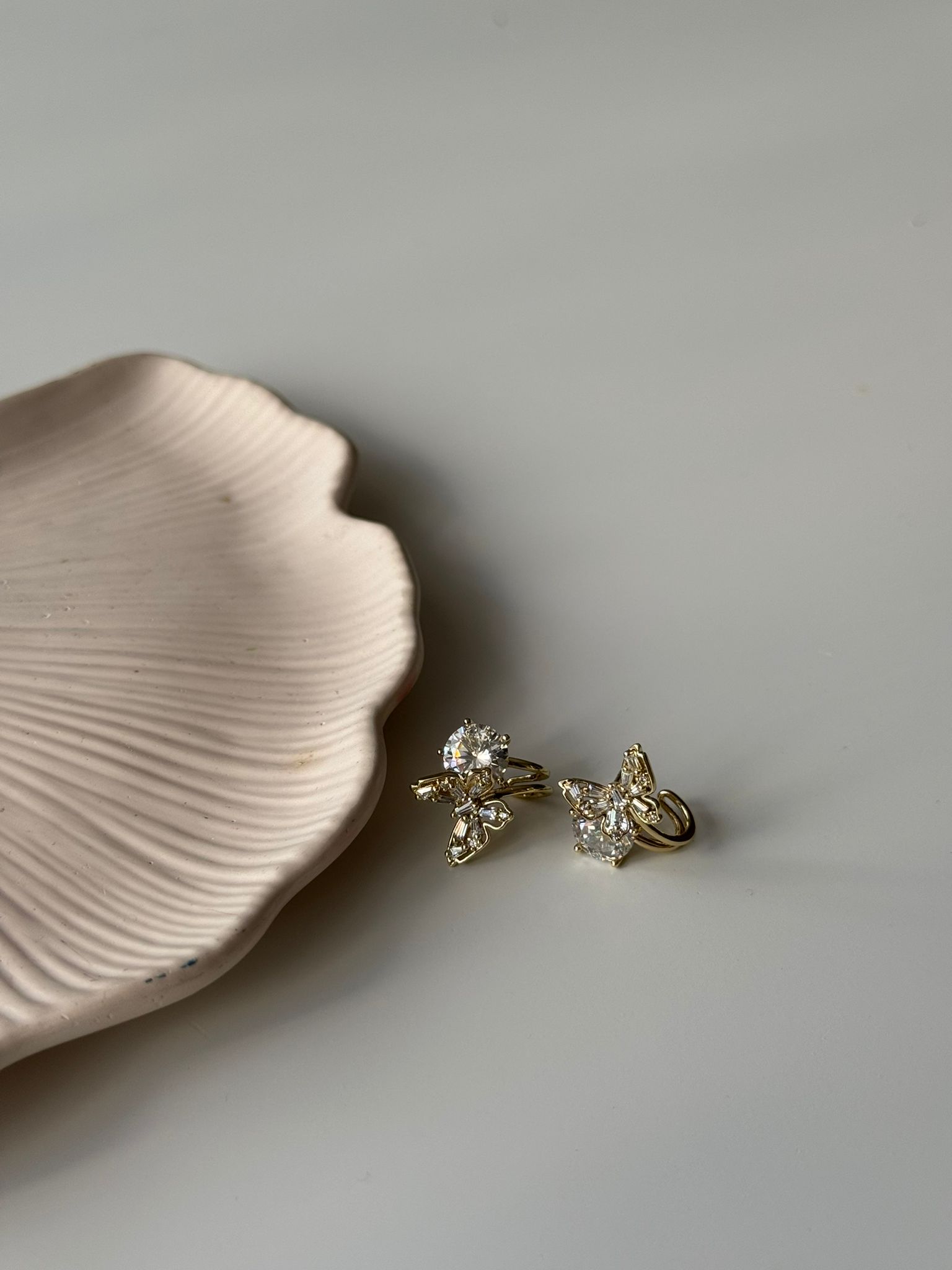 Kelebekli Çok Görünümlü Çelik Küpe