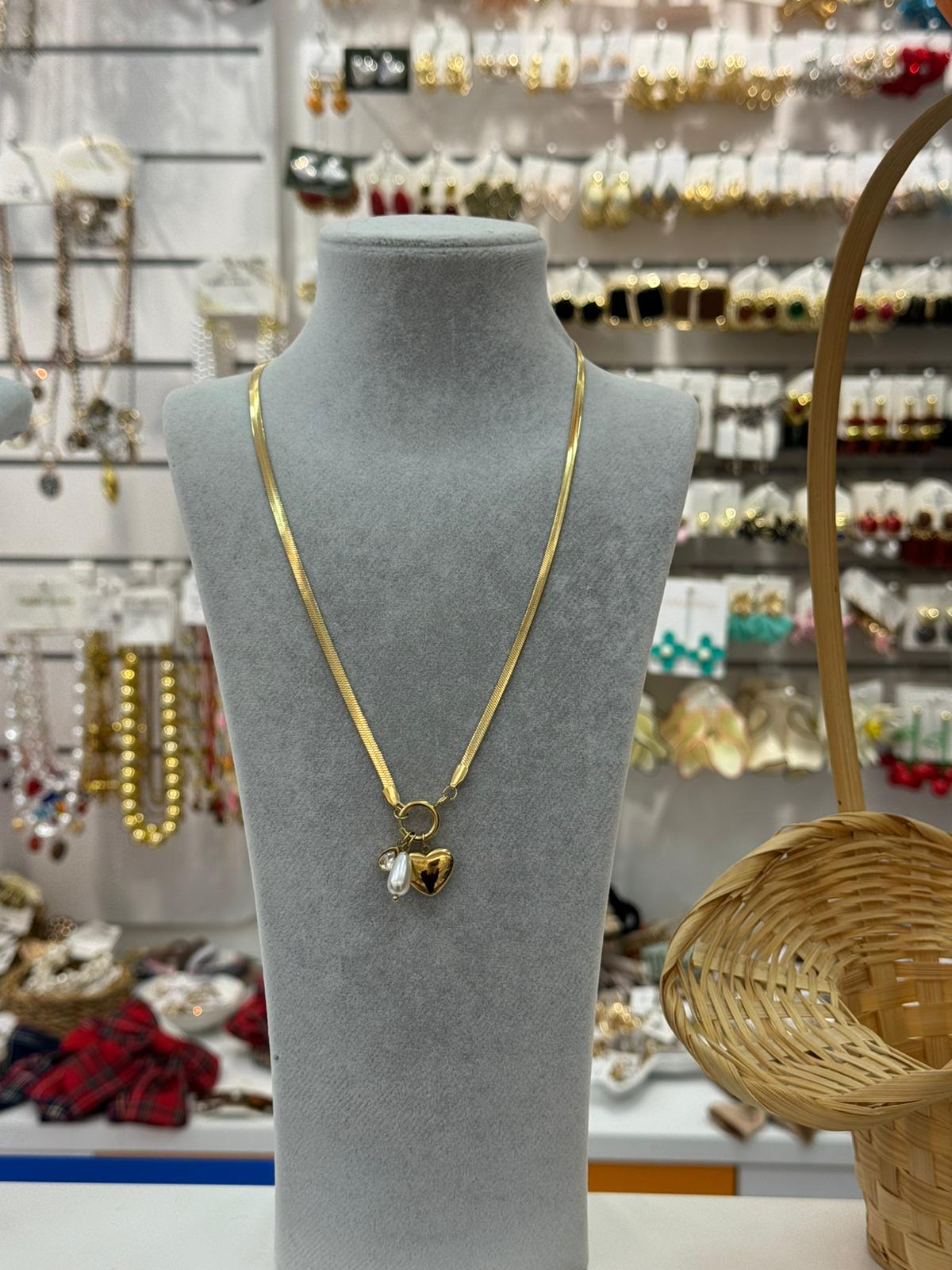 Çelik Çarmlı kalpli Kolye