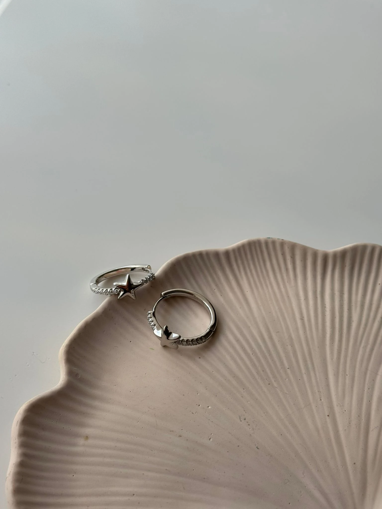 Çelik Yıldızlı Halka Küpe