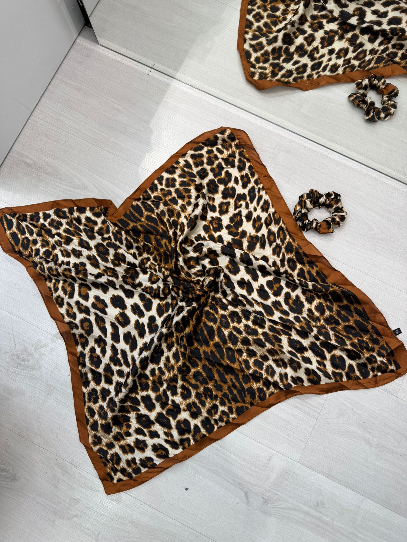 Lastik Toka Ve Fular Seti 70*70