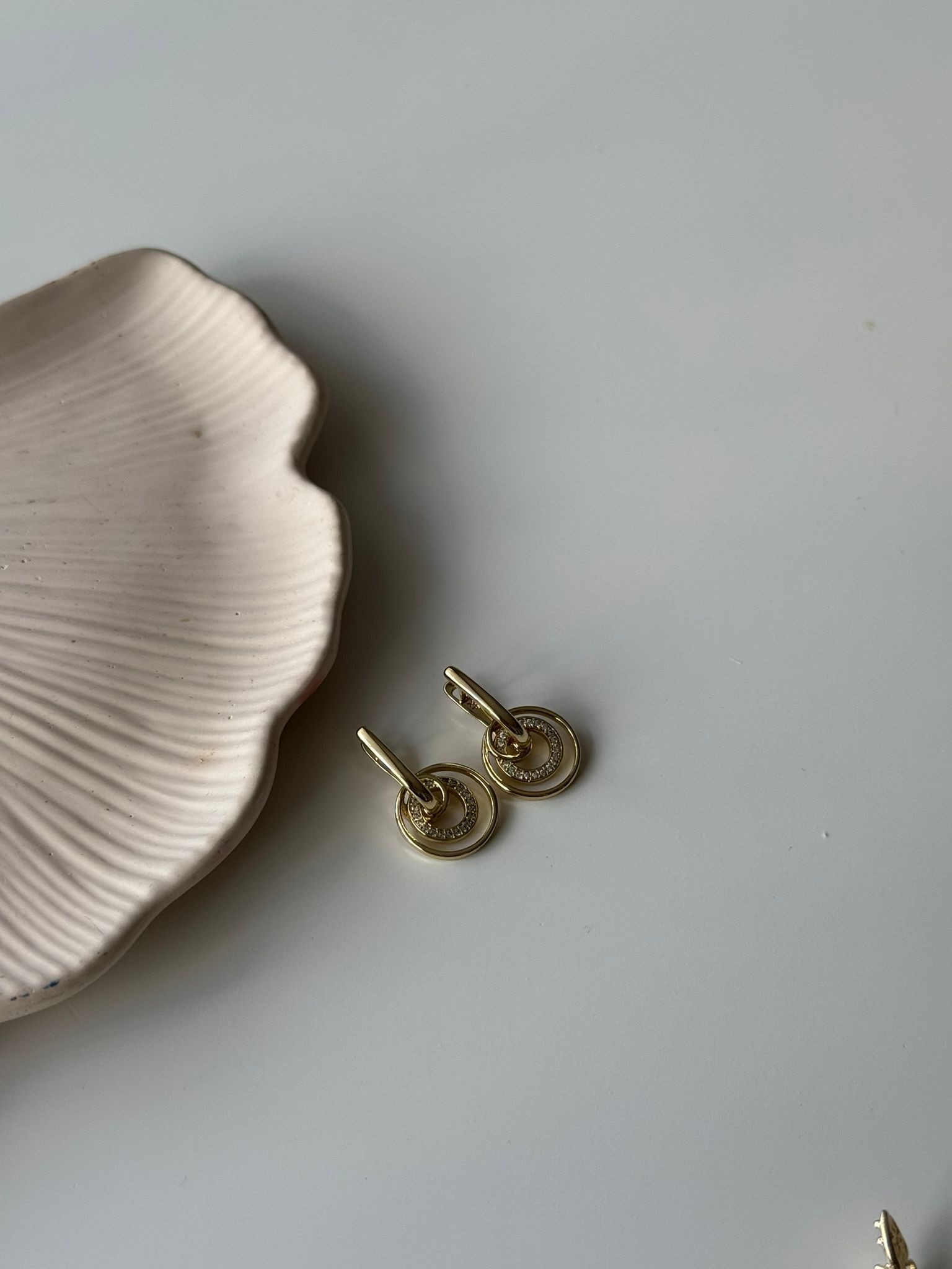 Kıvrımlı Çelik Küpe