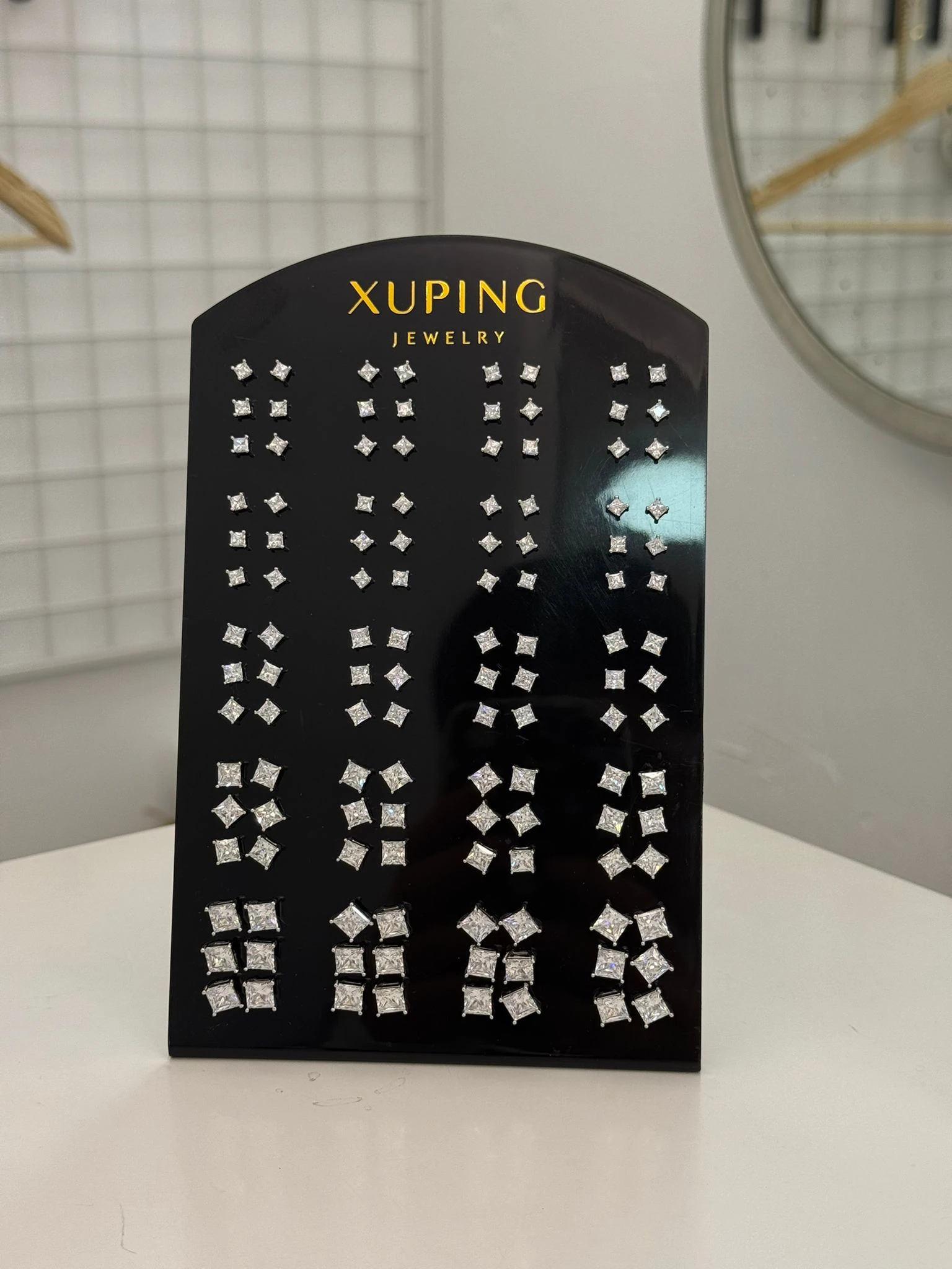 Tek Taşlı Kare Küpe