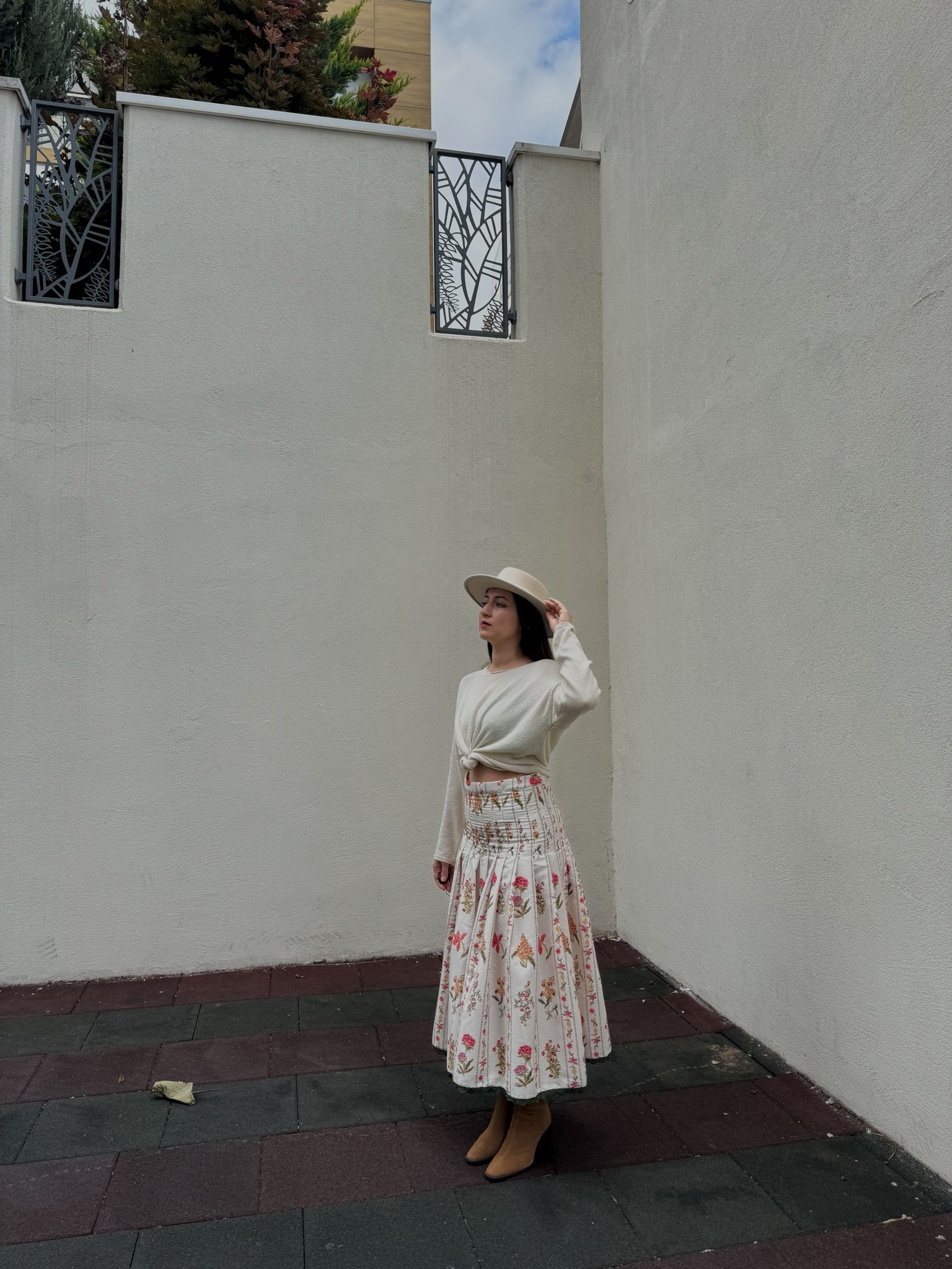 Çiçek Desenli Marka Etek