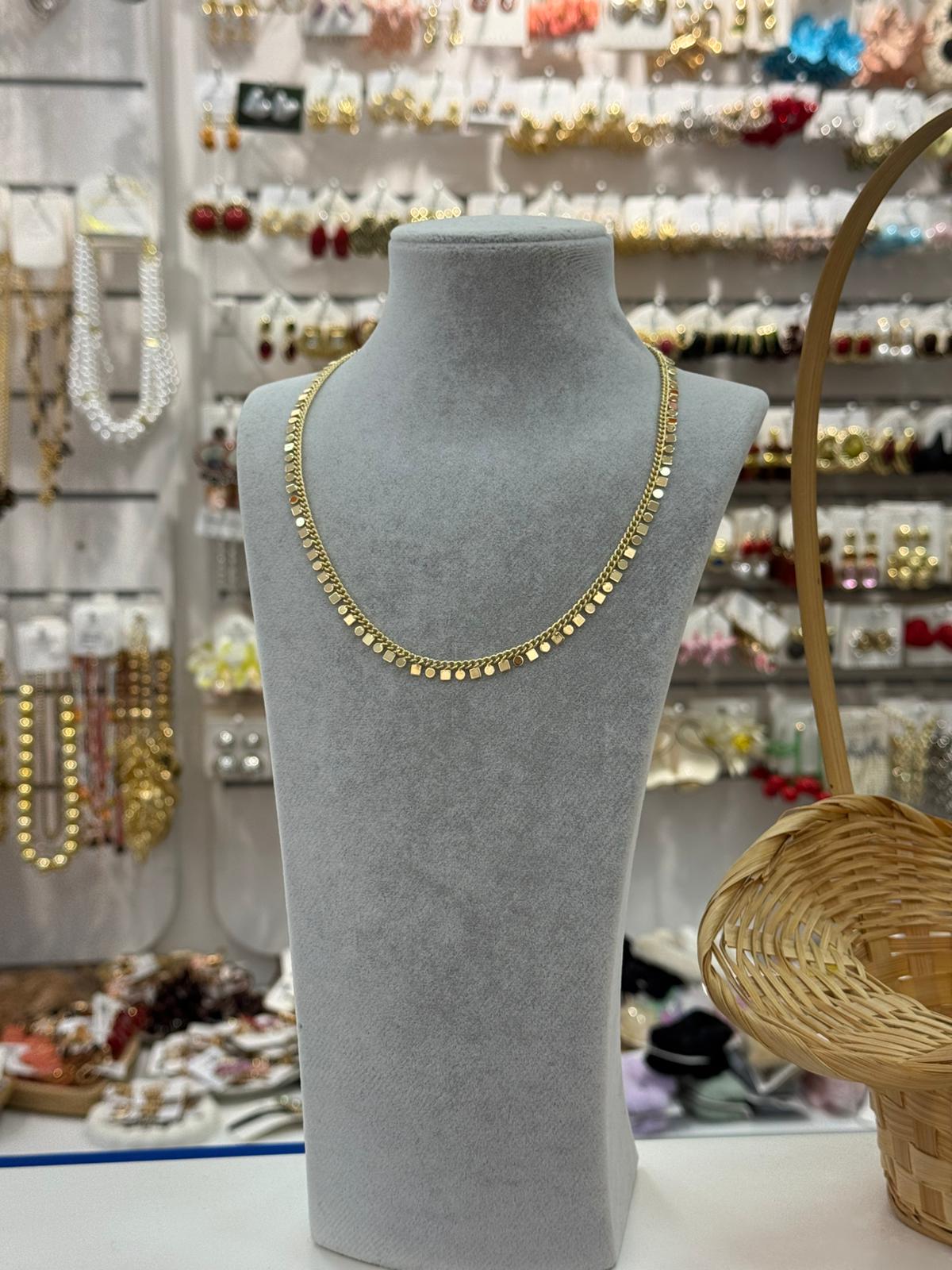 Kare Ve Pullu Çelik Kolye