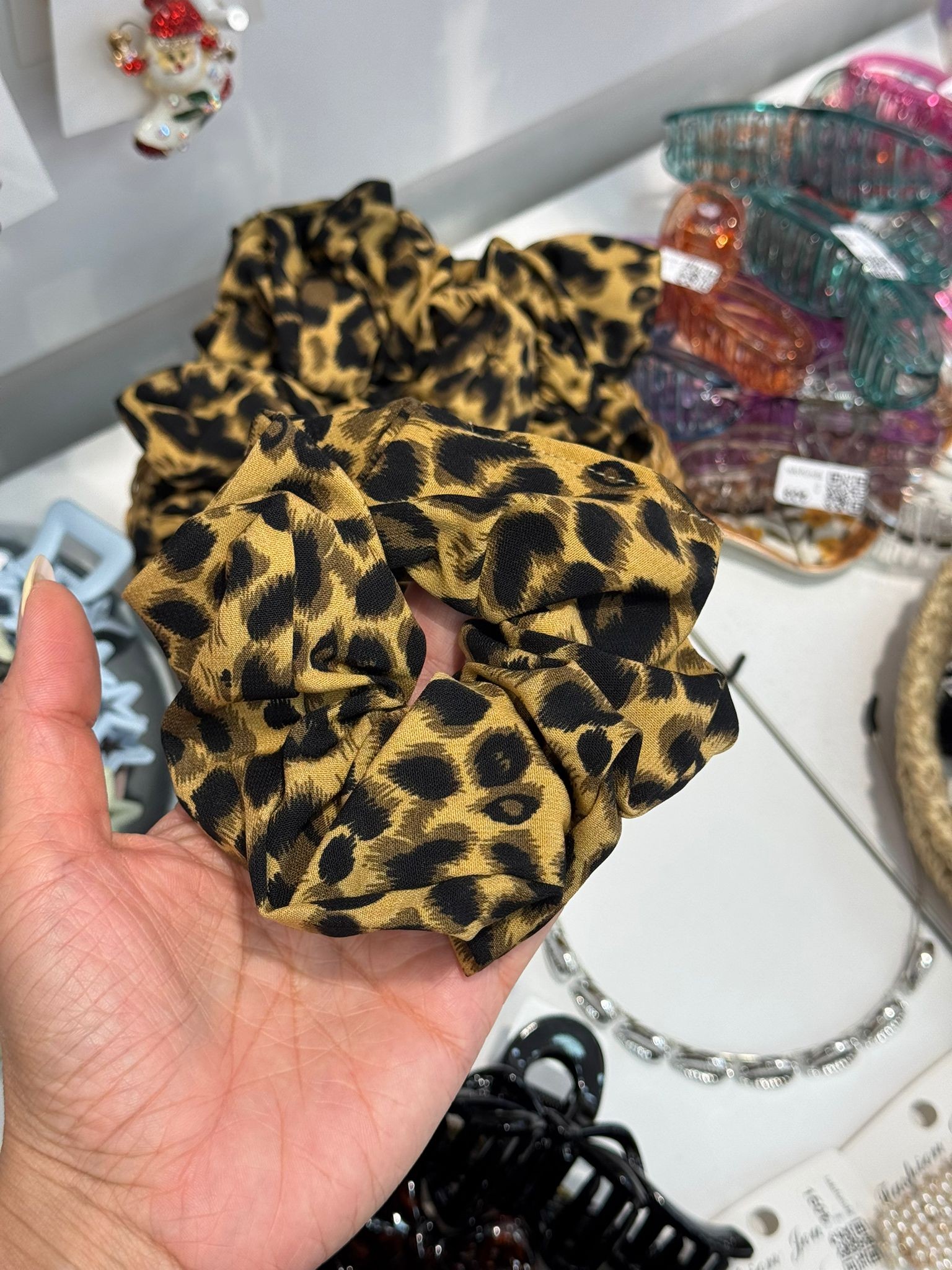 Leoparlı Lastik Toka