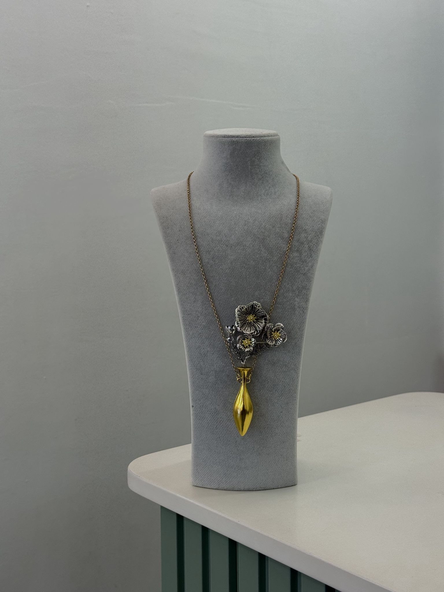 Saksılı Marka Kolye